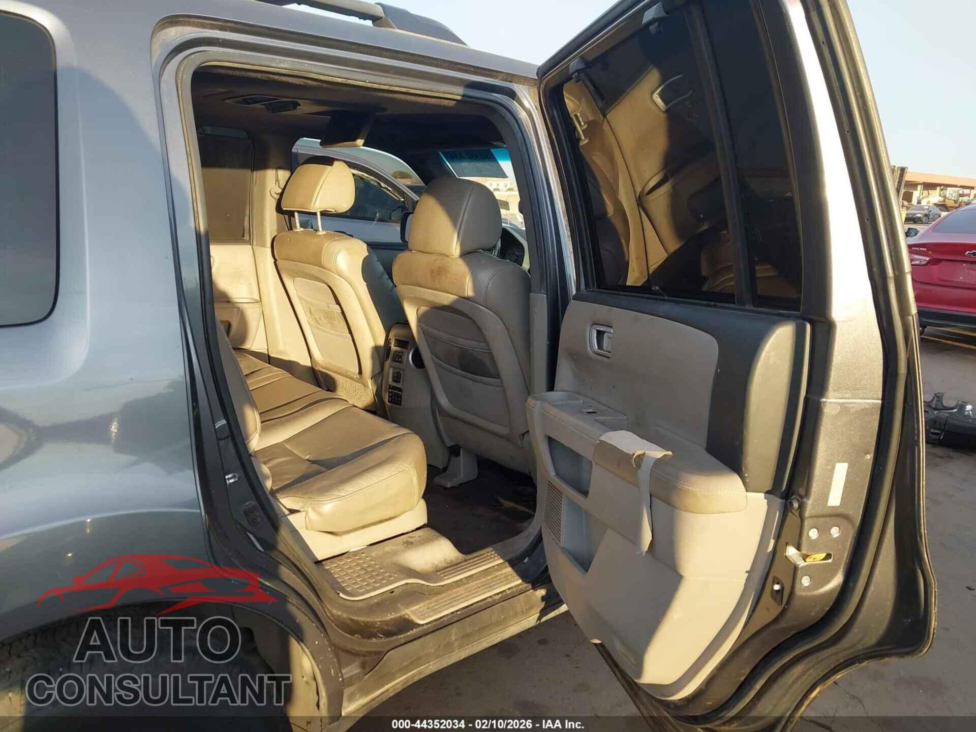 HONDA PILOT 2011 - 5FNYF3H90BB051850