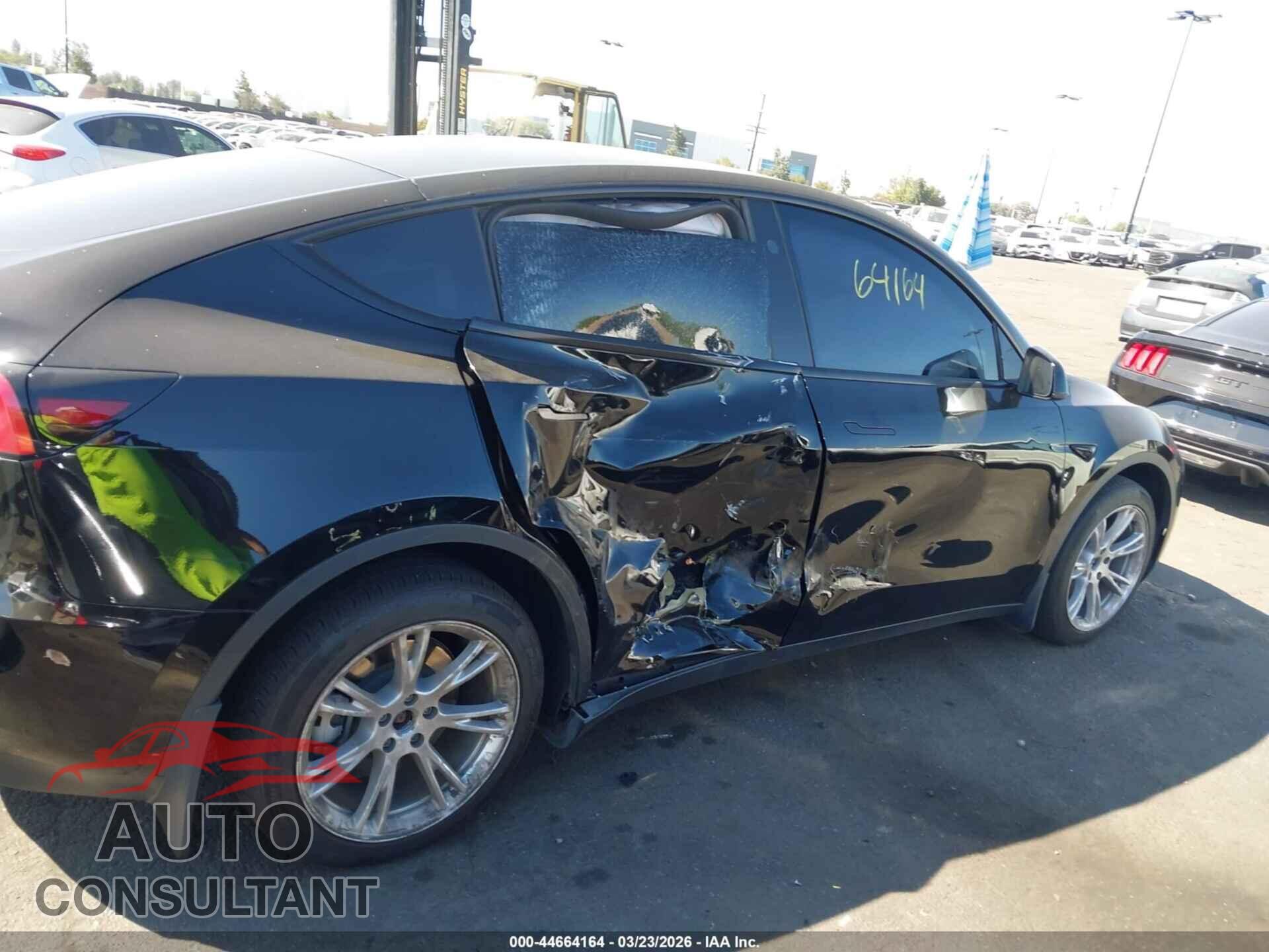 TESLA MODEL Y 2023 - 7SAYGAEE9PF853455