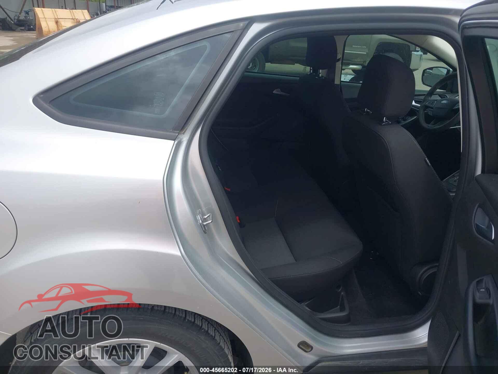 FORD FOCUS 2017 - 1FADP3F2XHL257643