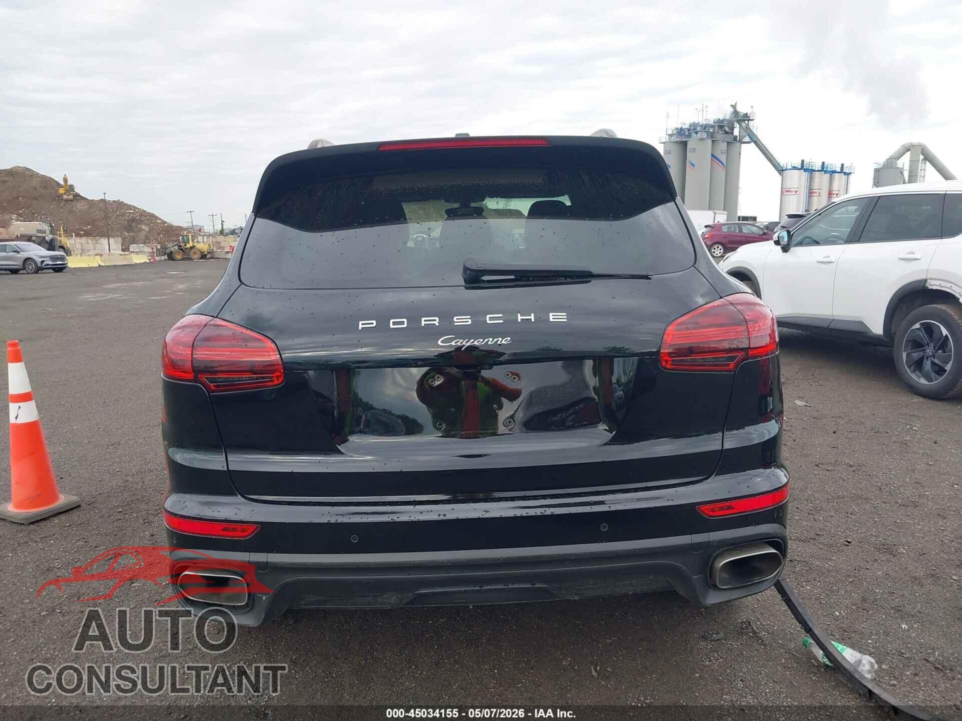 PORSCHE CAYENNE 2017 - WP1AA2A24HKA88157