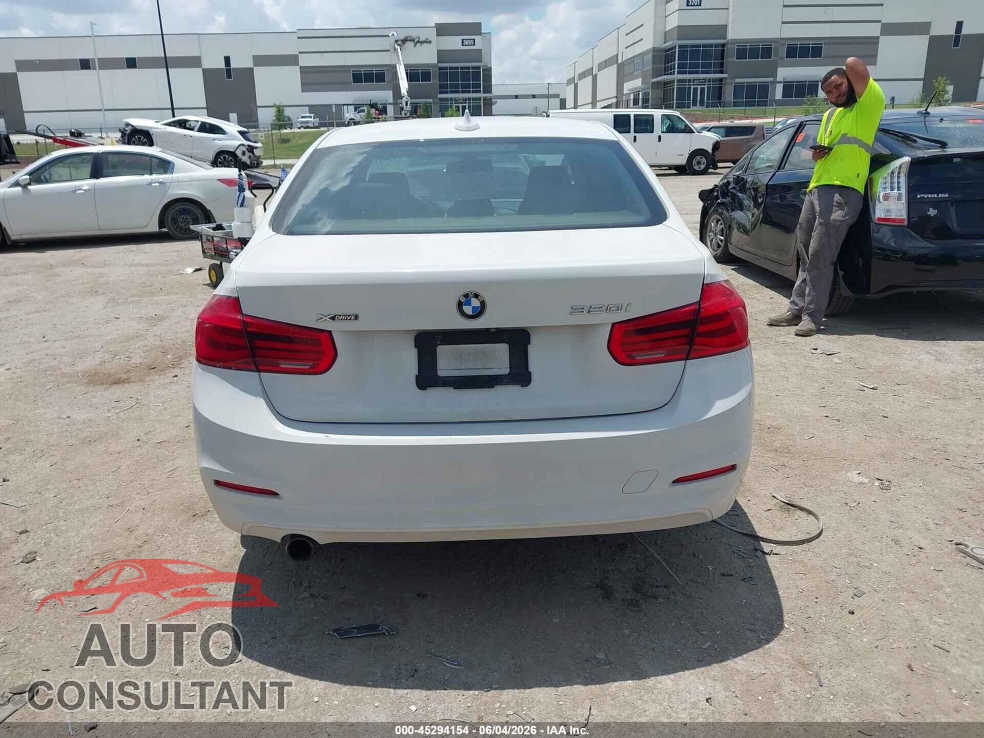 BMW 320I 2018 - WBA8E5G55JNV02121