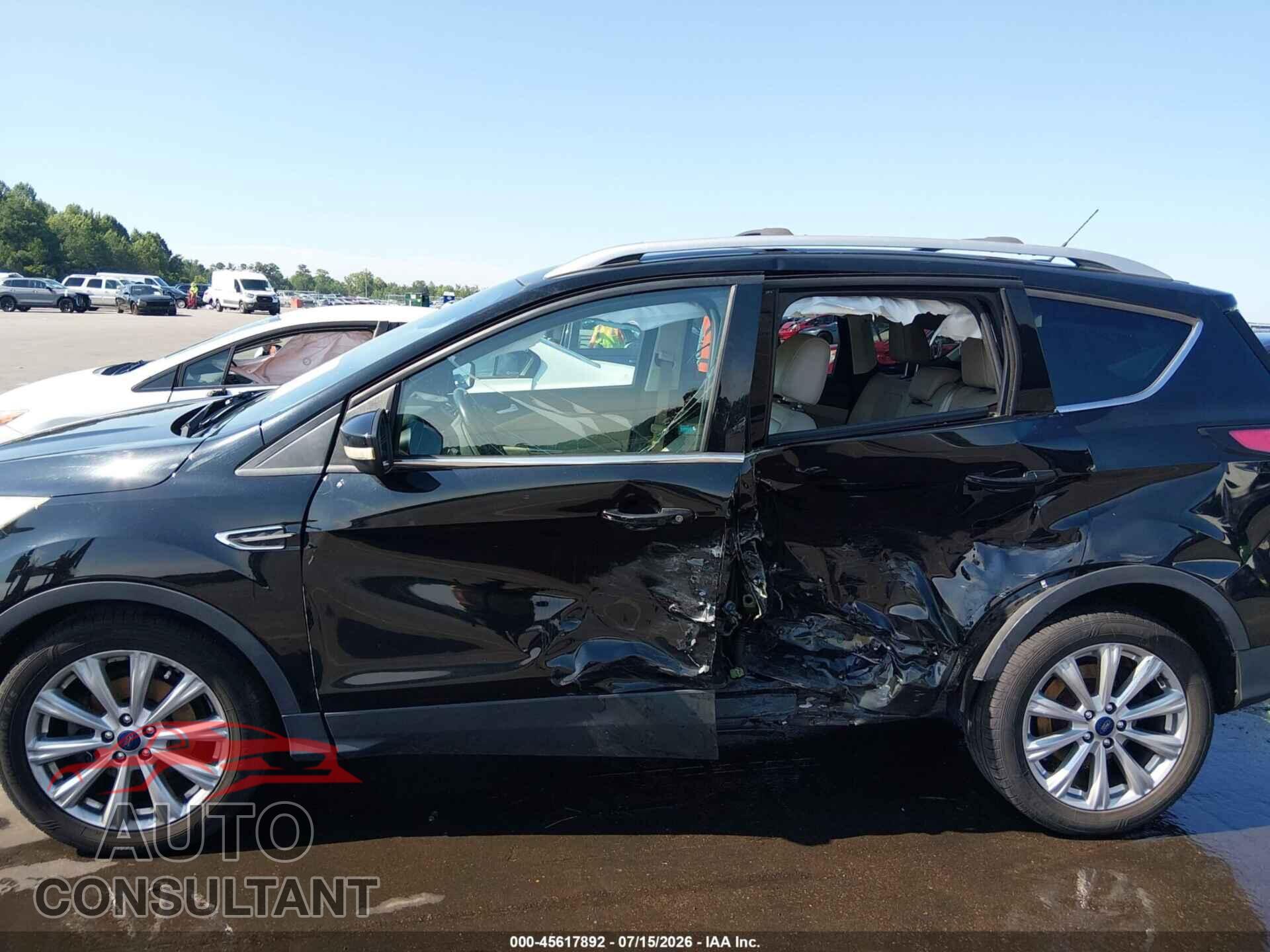 FORD ESCAPE 2017 - 1FMCU0JD9HUC06744