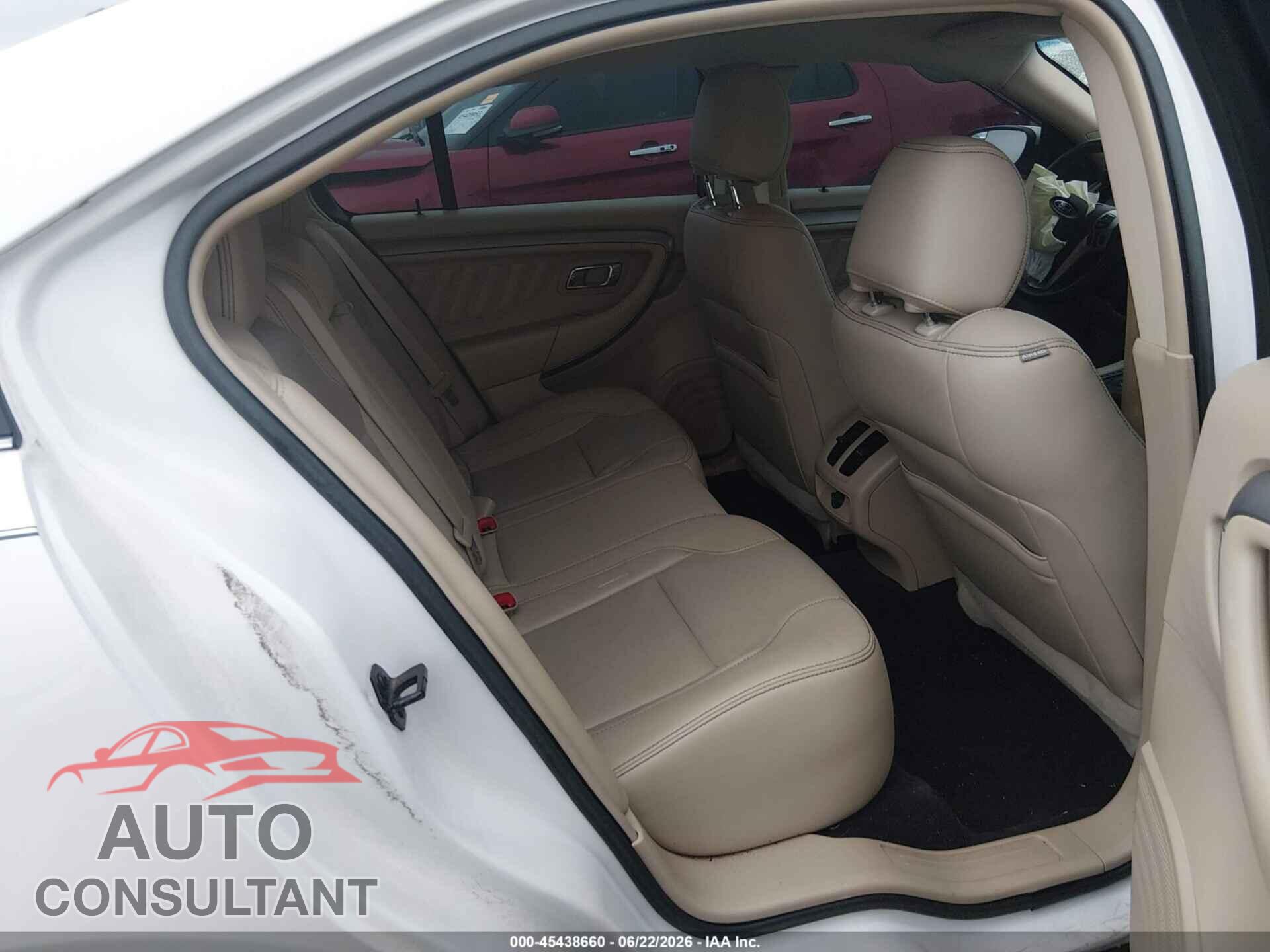 FORD TAURUS 2018 - 1FAHP2E84JG110928