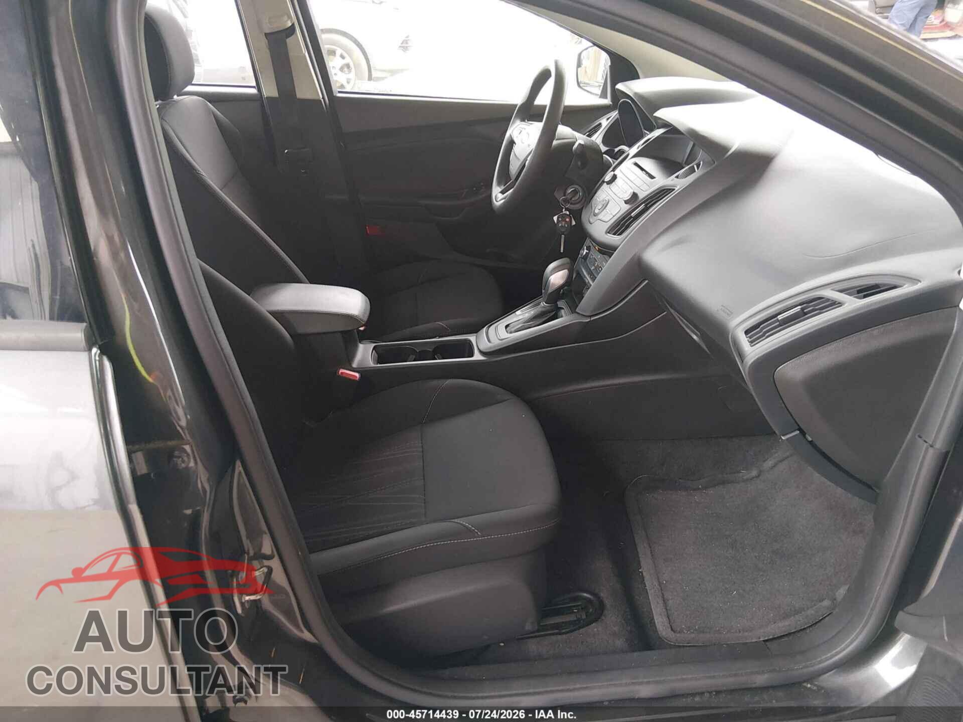 FORD FOCUS 2017 - 1FADP3F22HL304793