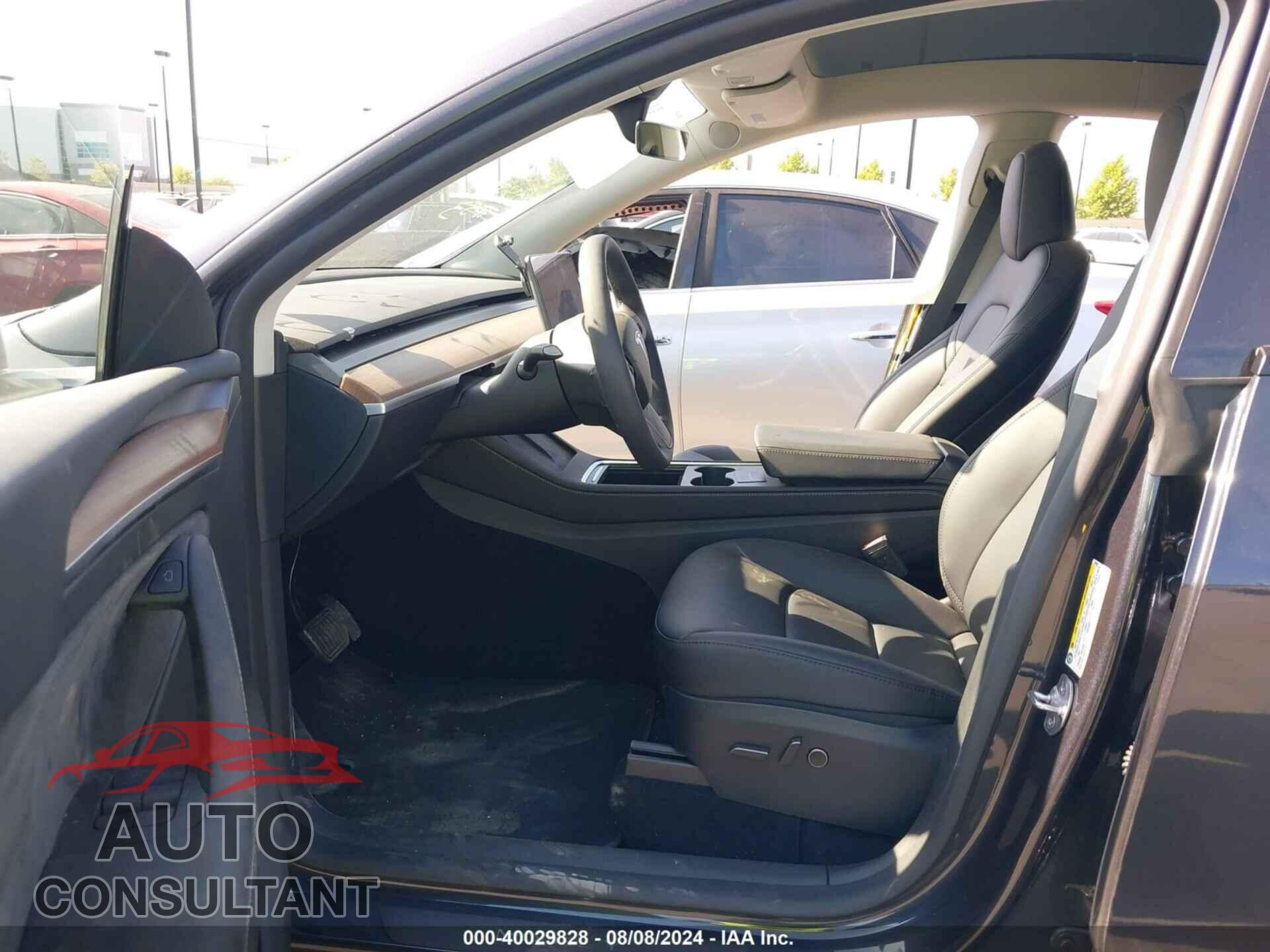 TESLA MODEL Y 2024 - 7SAYGDEE4RF104292