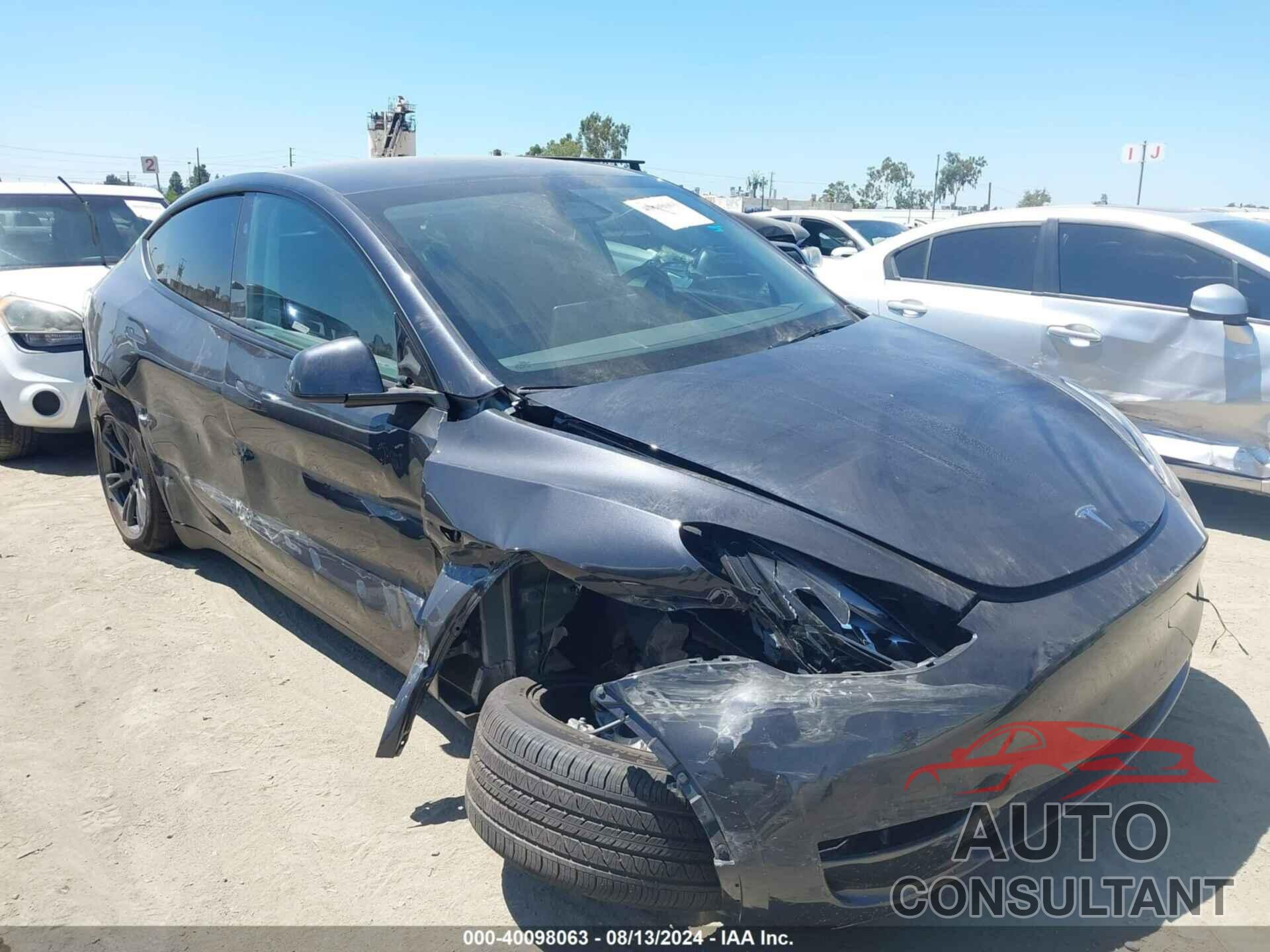 TESLA MODEL Y 2024 - 7SAYGDED6RF103975