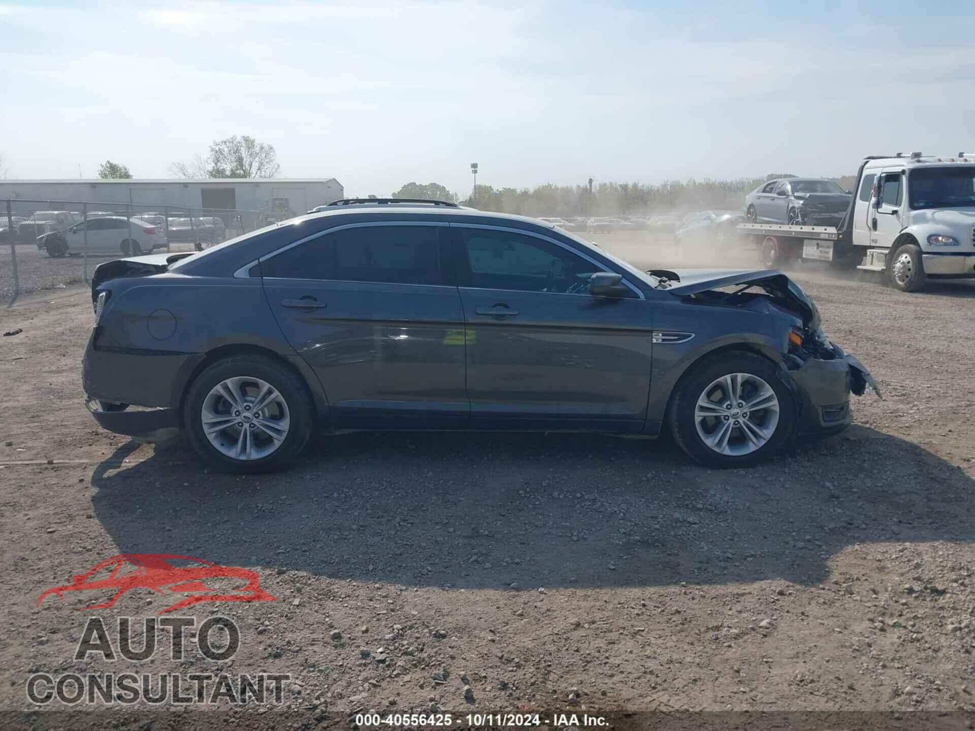 FORD TAURUS 2017 - 1FAHP2E85HG110592