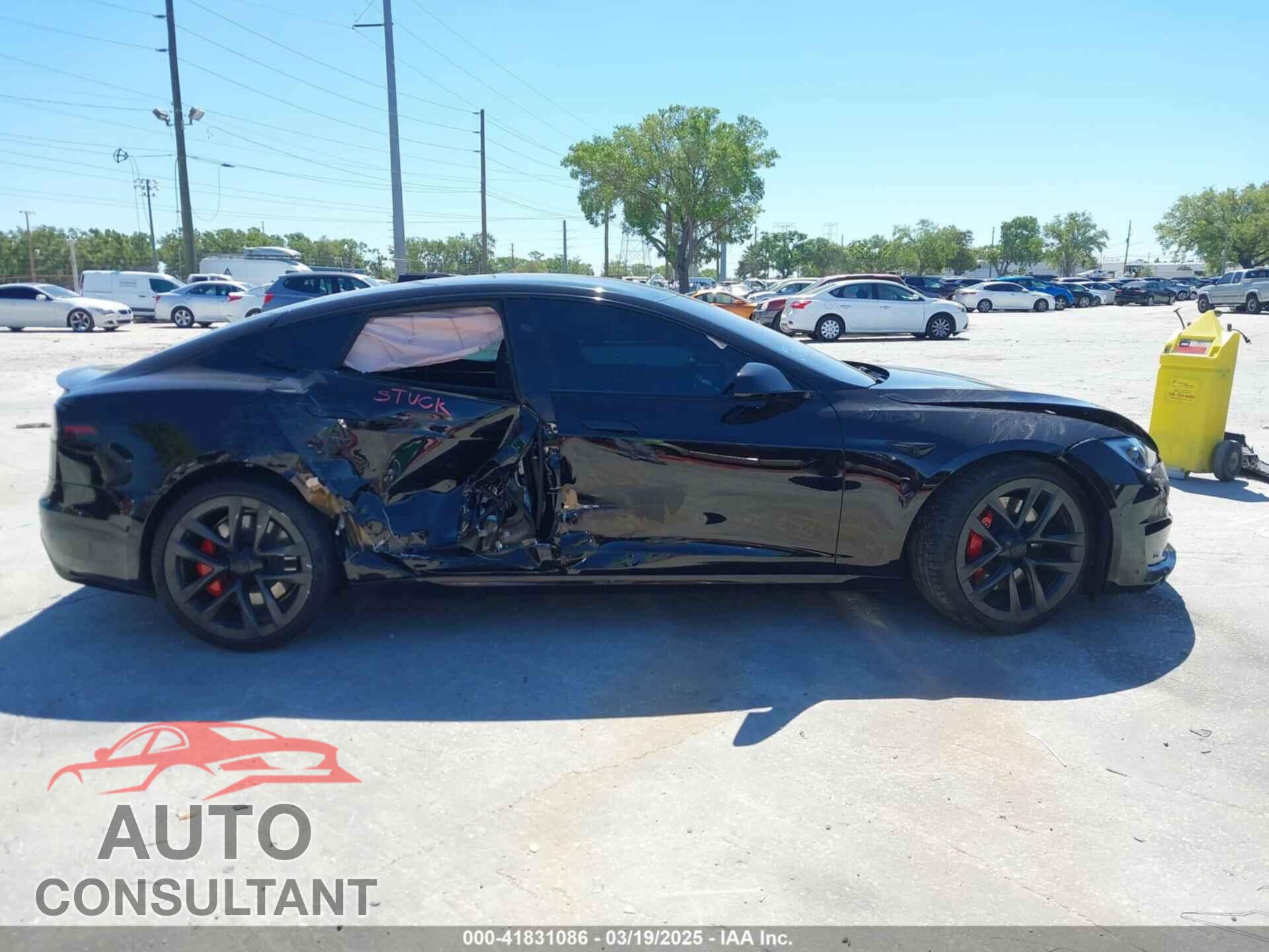 TESLA MODEL S 2023 - 5YJSA1E67PF528171