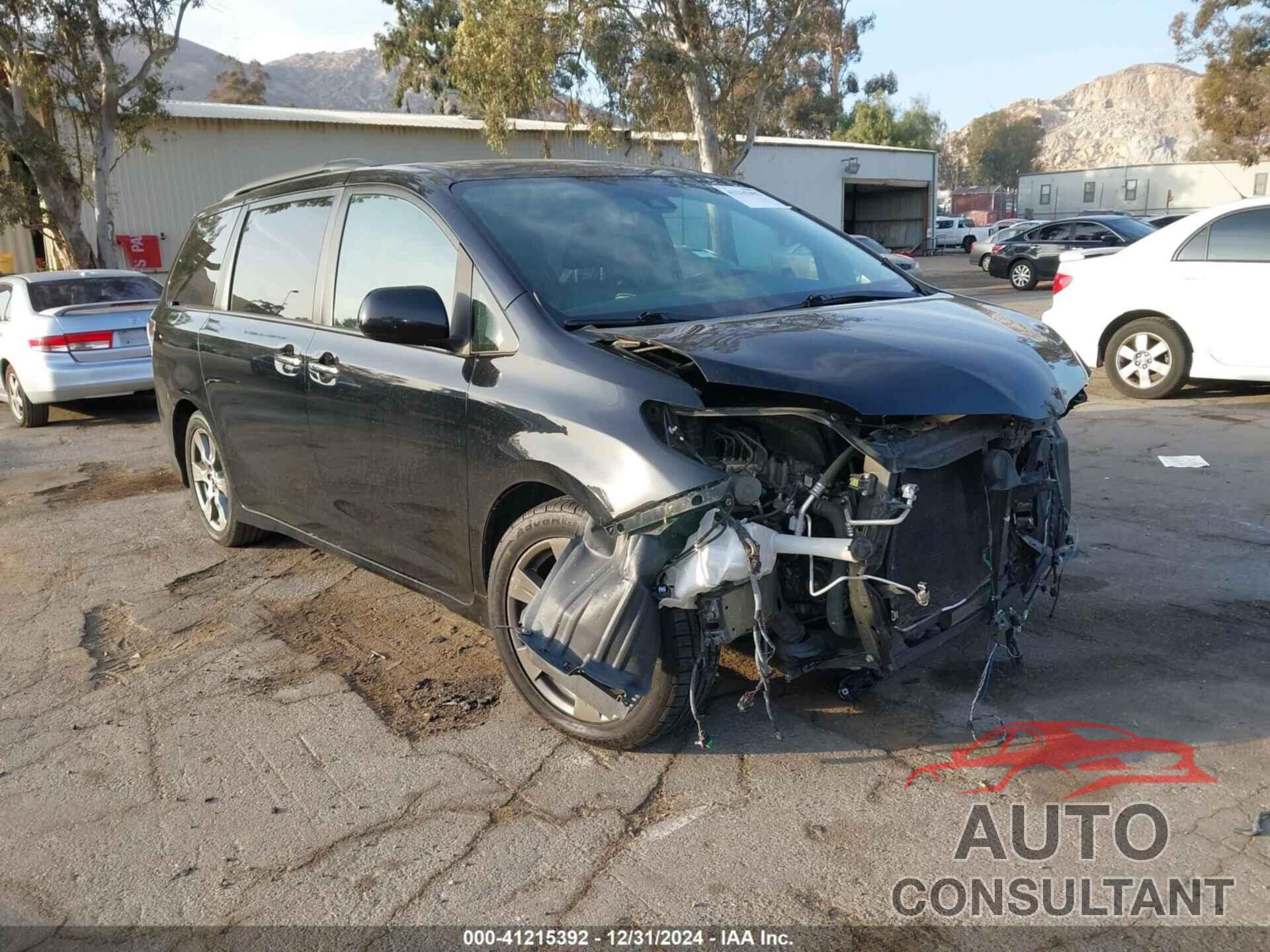 TOYOTA SIENNA 2018 - 5TDXZ3DC5JS915791