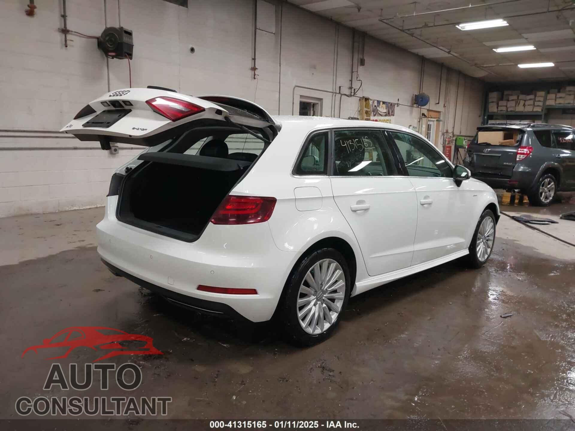 AUDI A3 E-TRON 2016 - WAUTPBFF2GA100666