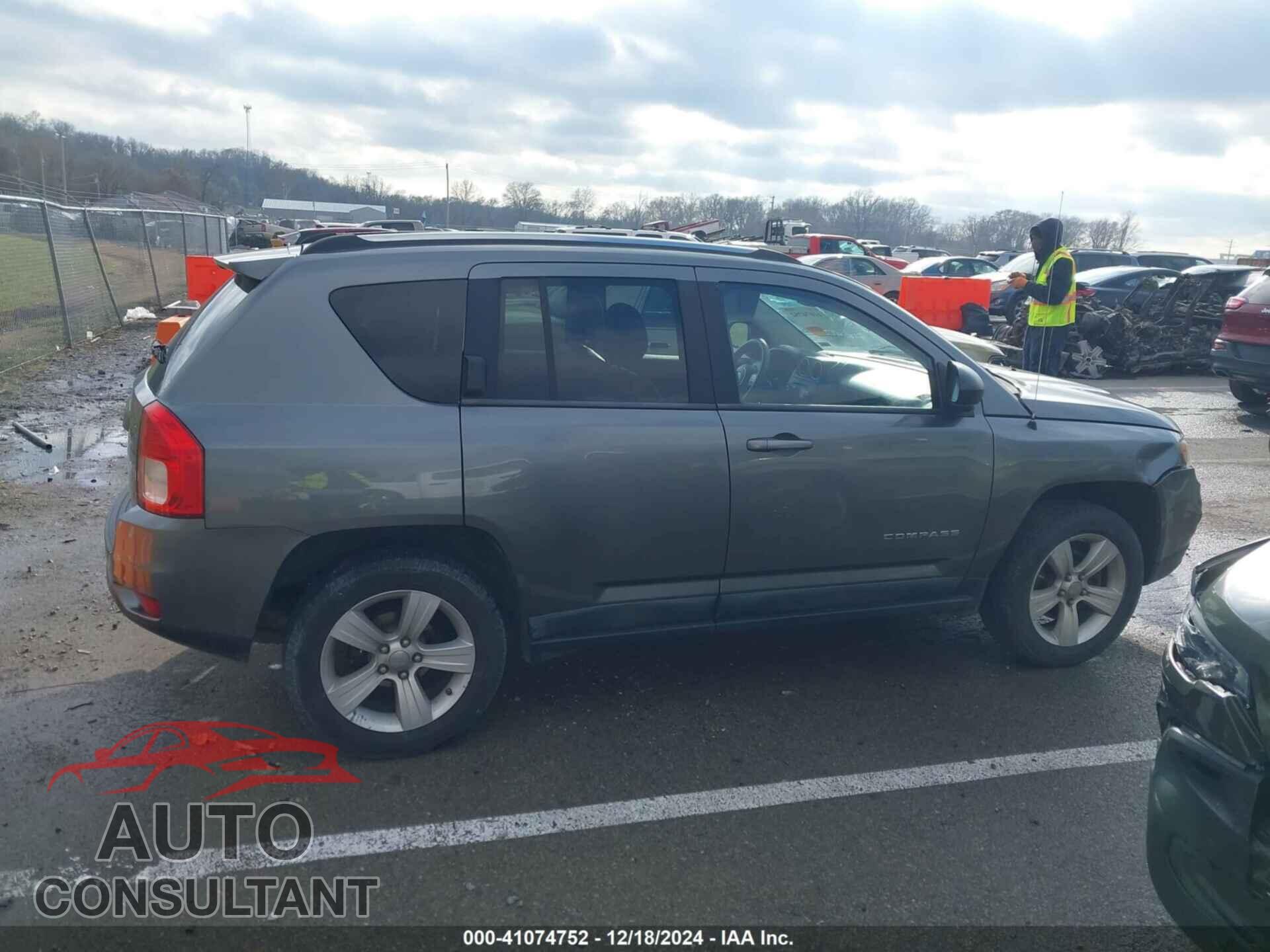 JEEP COMPASS 2011 - 1J4NF1FB2BD281534