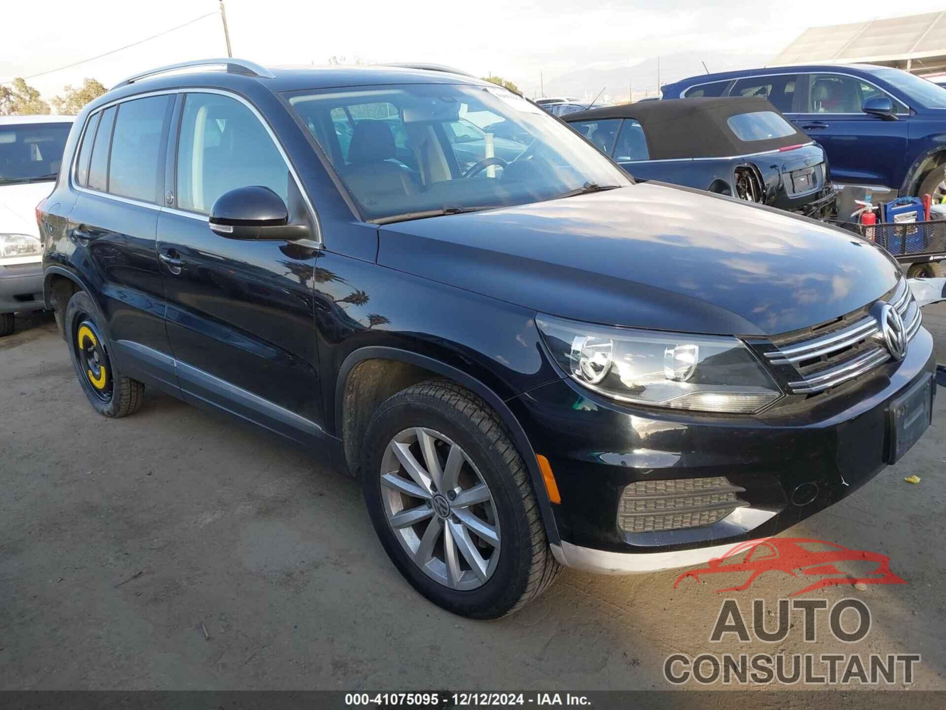 VOLKSWAGEN TIGUAN 2017 - WVGRV7AX1HK016510