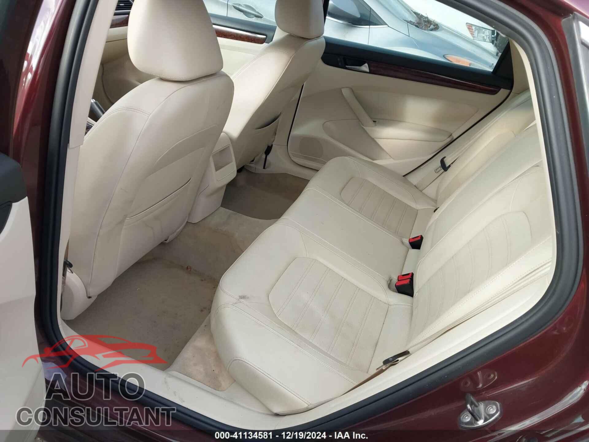 VOLKSWAGEN PASSAT 2012 - 1VWCH7A30CC044829