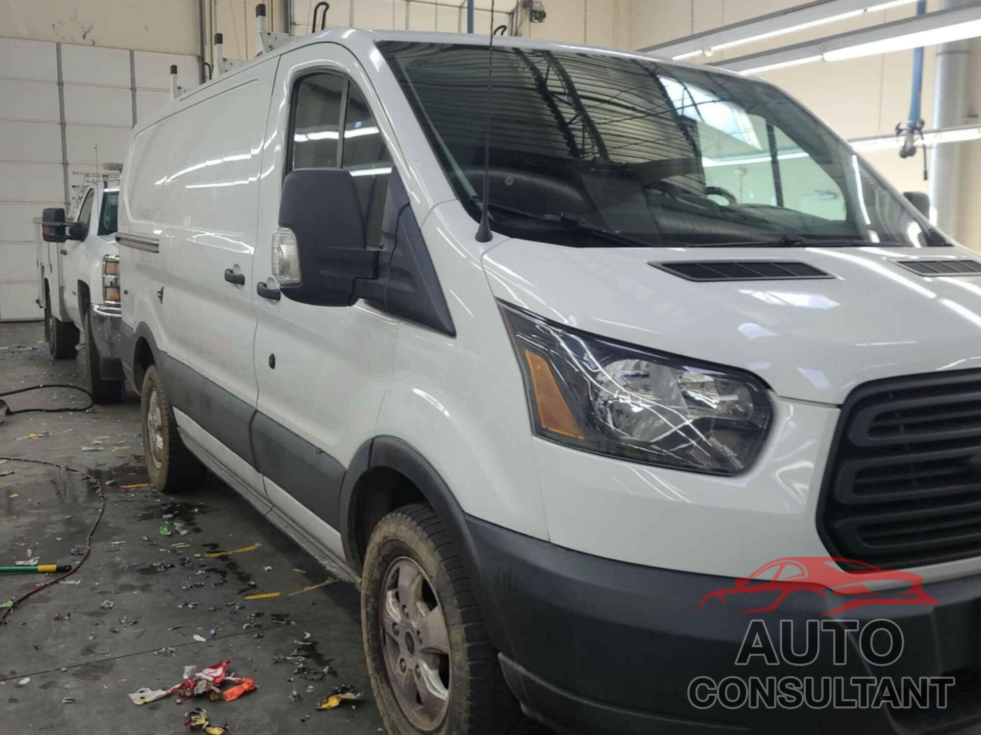 FORD TRANSIT-250 2018 - 1FTYR1YG4JKA30172