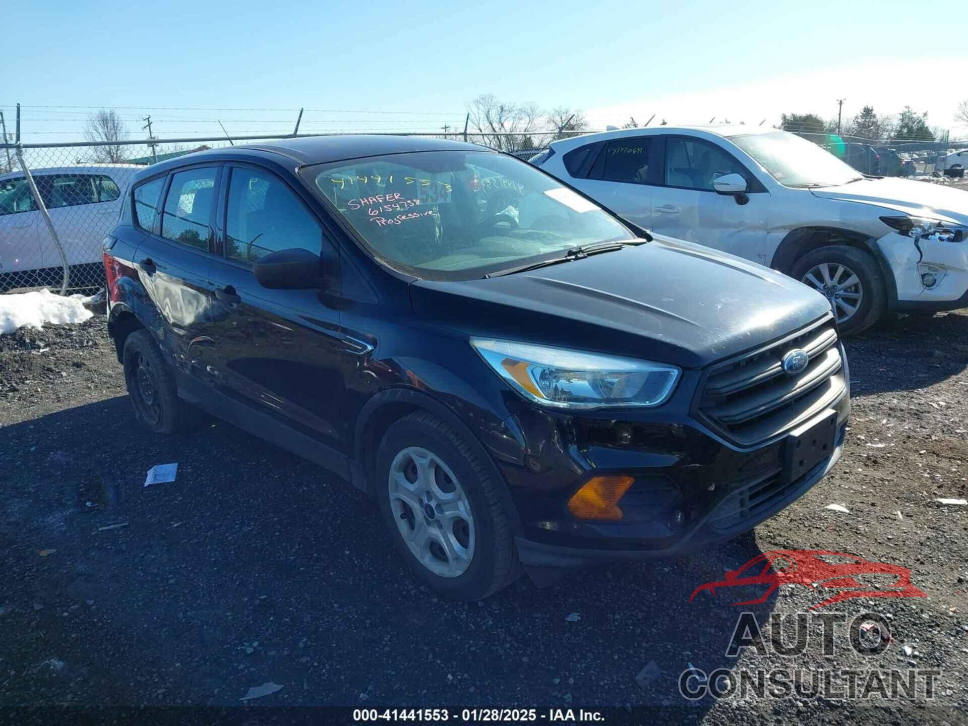 FORD ESCAPE 2017 - 1FMCU0F70HUC31907