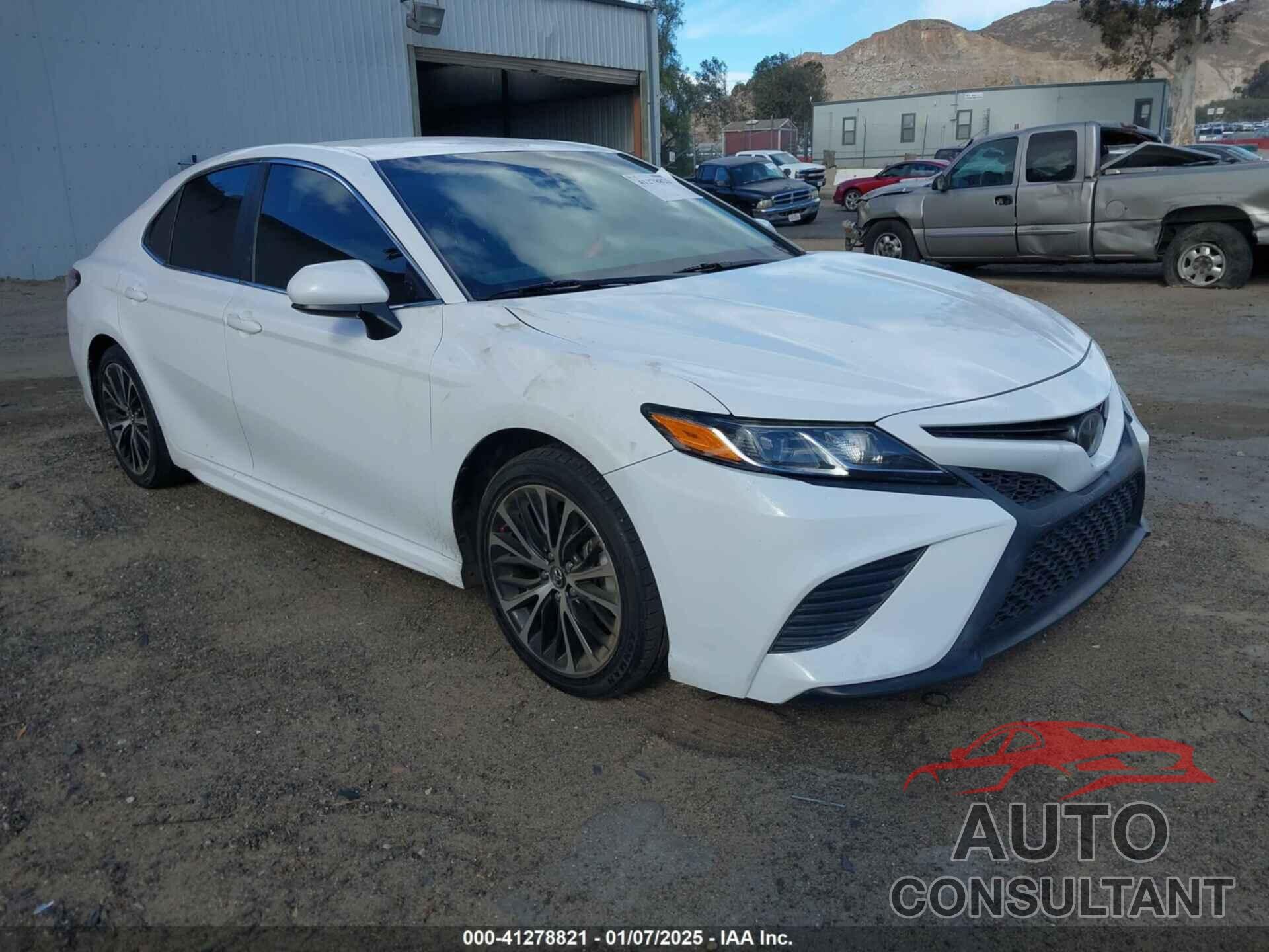 TOYOTA CAMRY 2018 - 4T1B11HK5JU600441