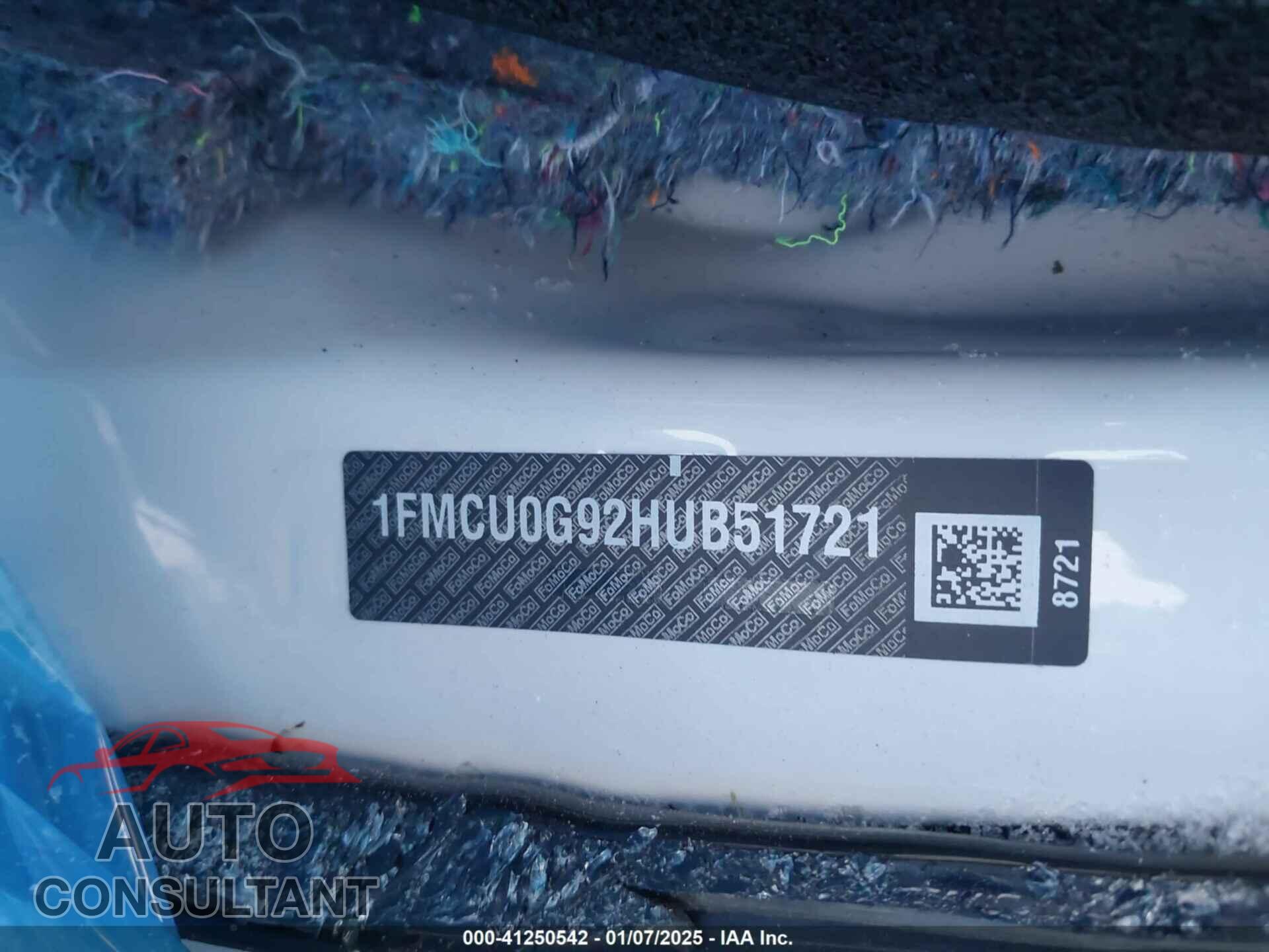 FORD ESCAPE 2017 - 1FMCU0G92HUB51721