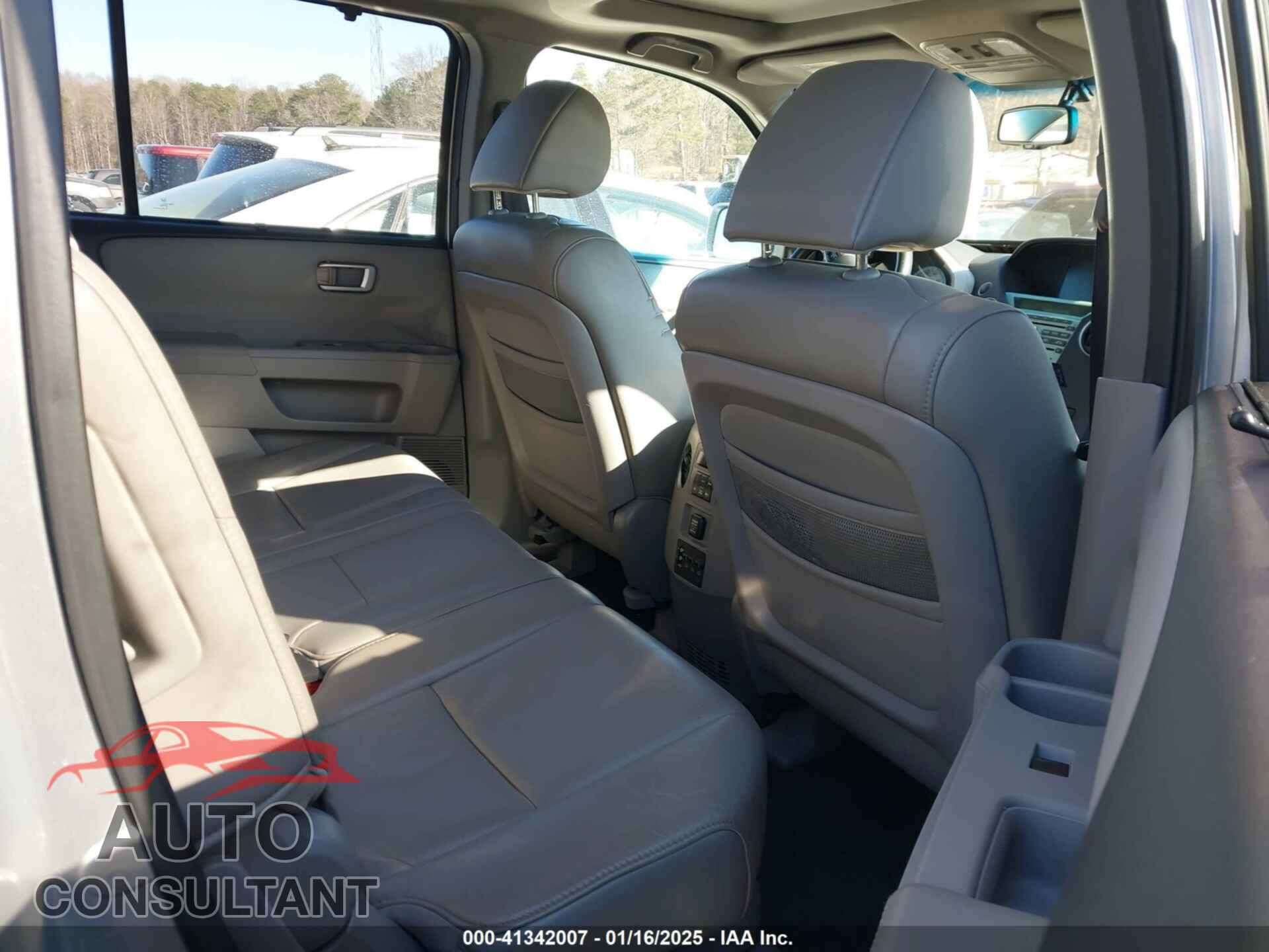 HONDA PILOT 2011 - 5FNYF3H97BB016108