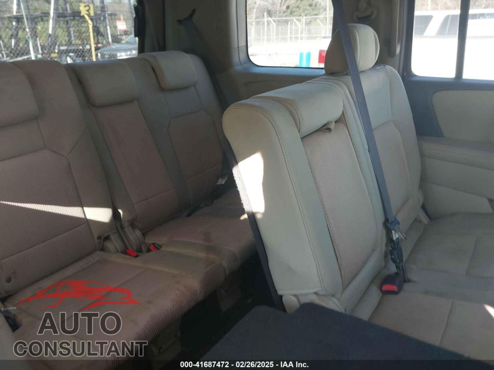 HONDA PILOT 2011 - 5FNYF4H47BB011355