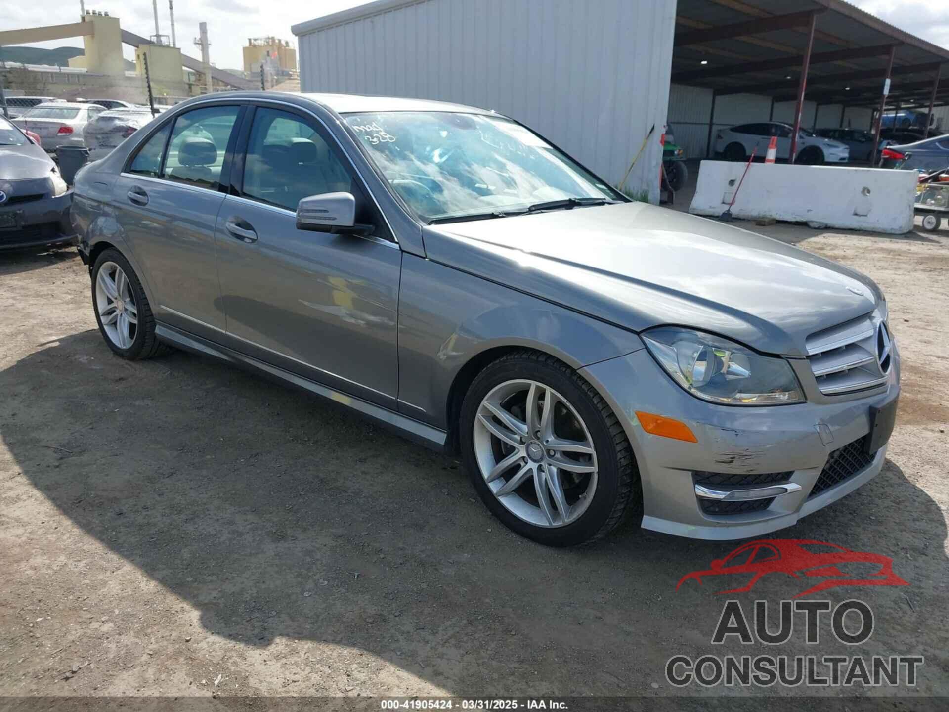 MERCEDES-BENZ C 250 2013 - WDDGF4HBXDA785286