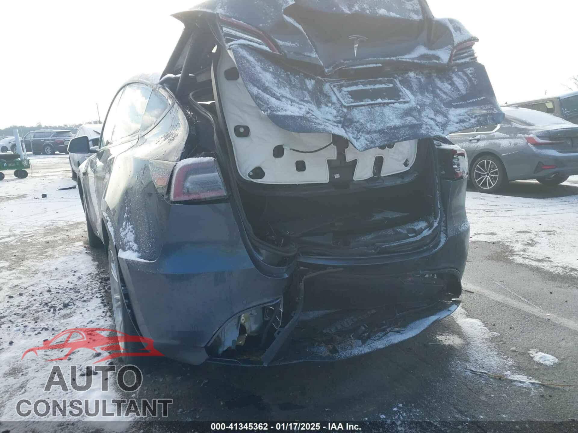 TESLA MODEL Y 2020 - 5YJYGDEE8LF026135