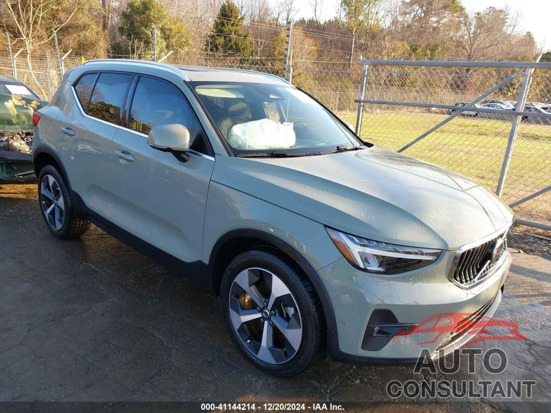 VOLVO XC40 2023 - YV4L12UN9P2029097