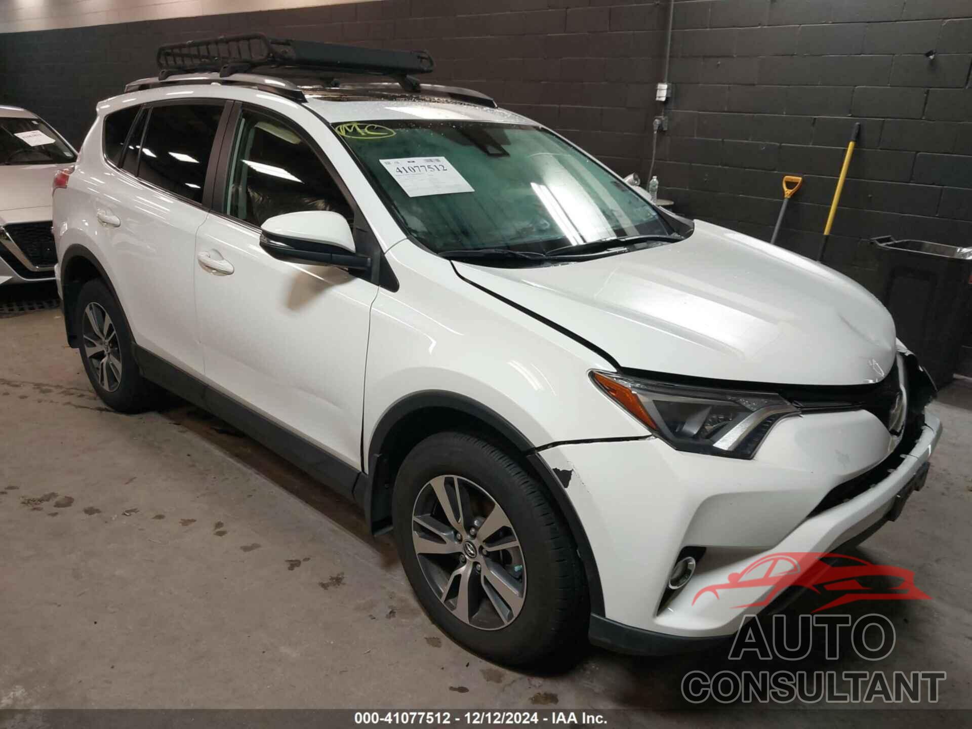 TOYOTA RAV4 2017 - JTMRFREV9HJ713712