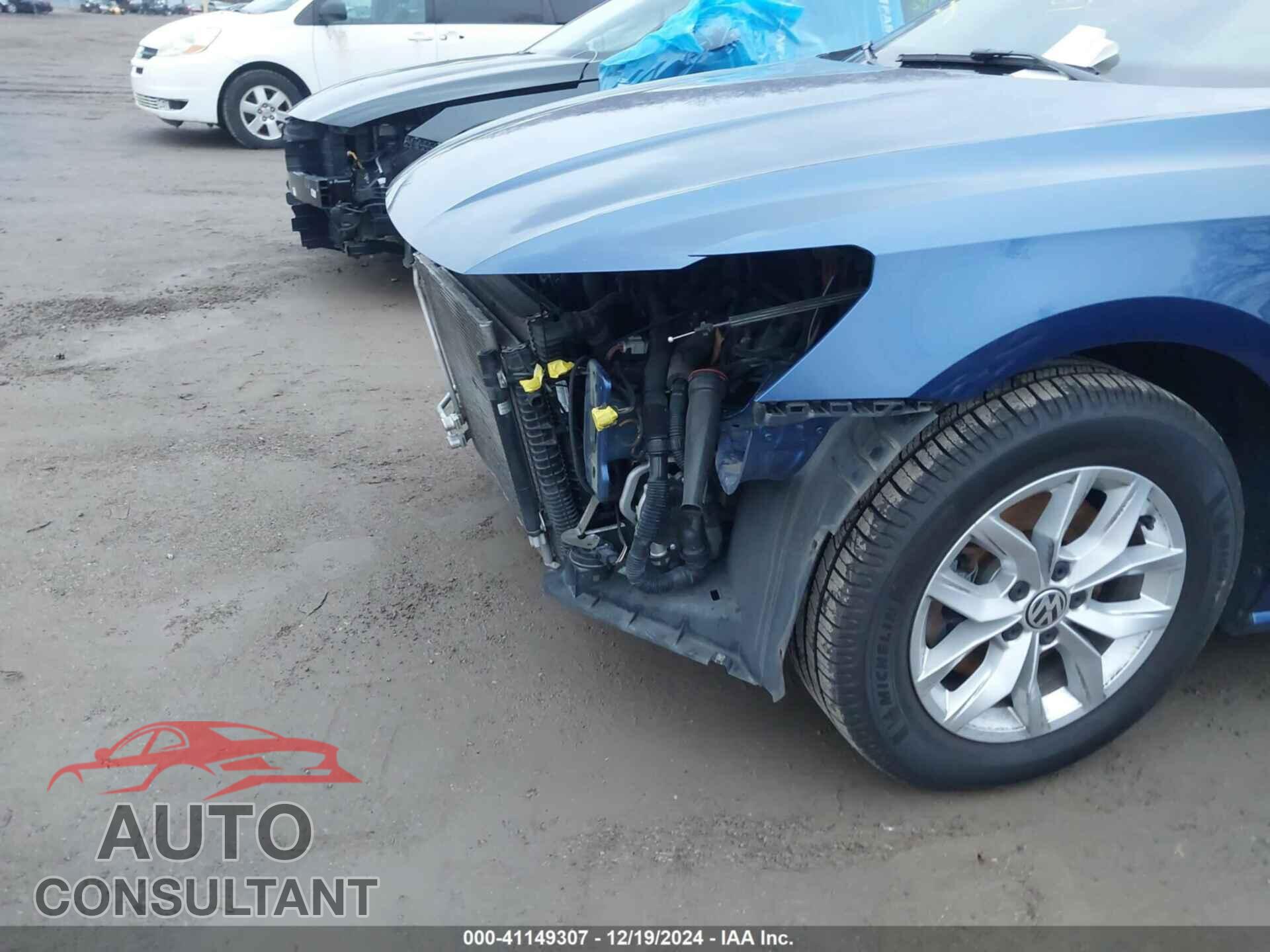VOLKSWAGEN PASSAT 2017 - 1VWAT7A33HC014284
