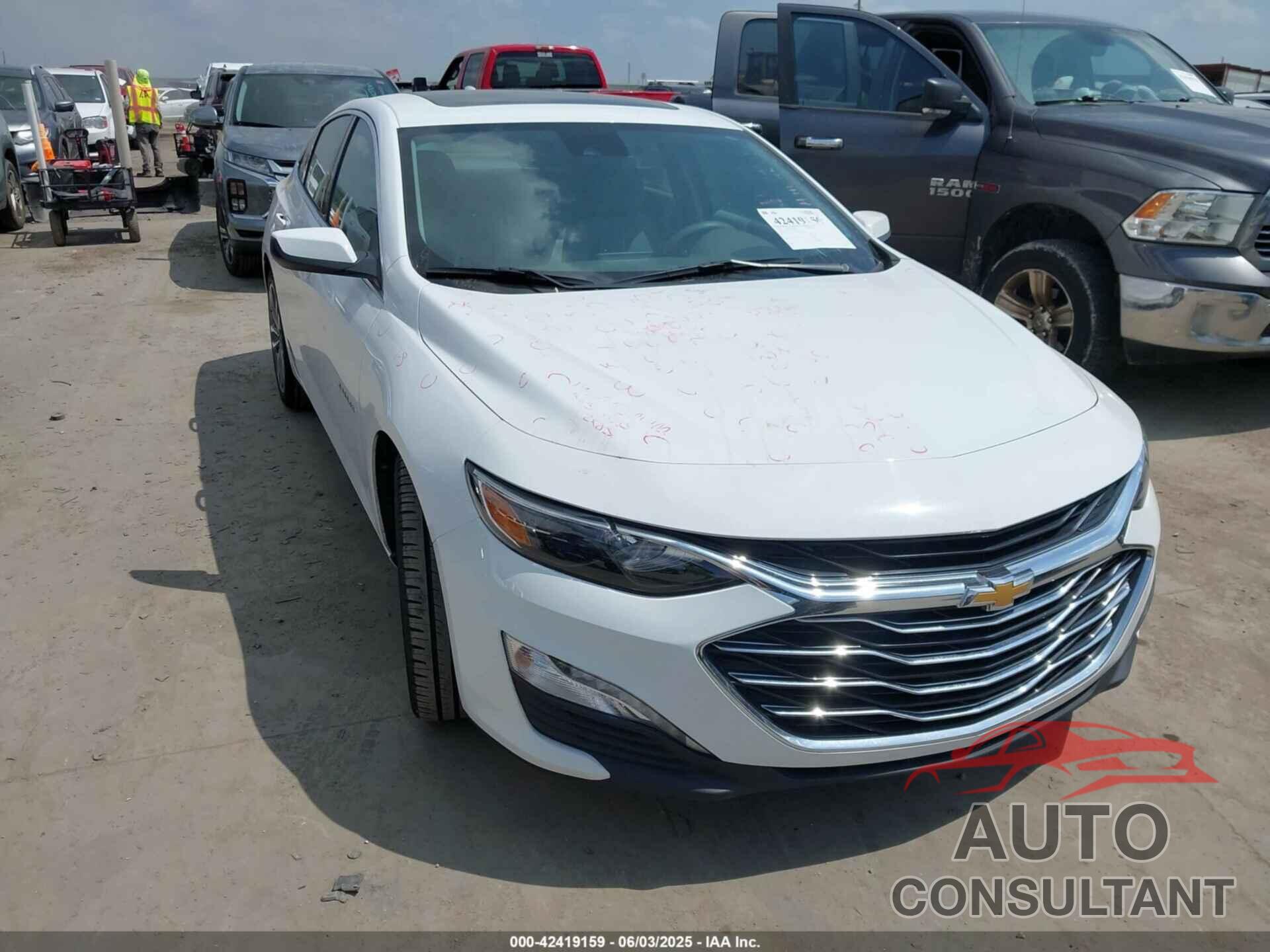 CHEVROLET MALIBU 2023 - 1G1ZD5ST2PF245320