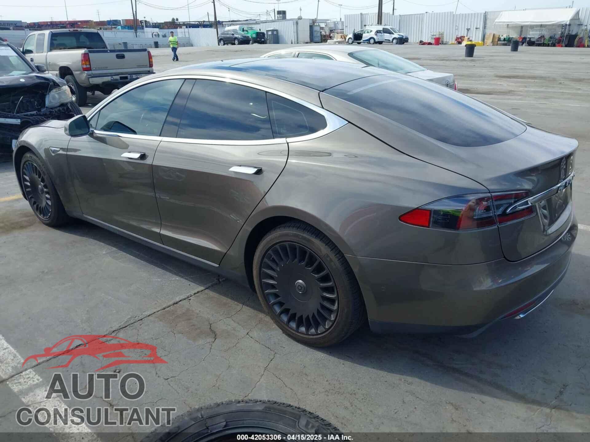 TESLA MODEL S 2015 - 5YJSA1E14FF120455