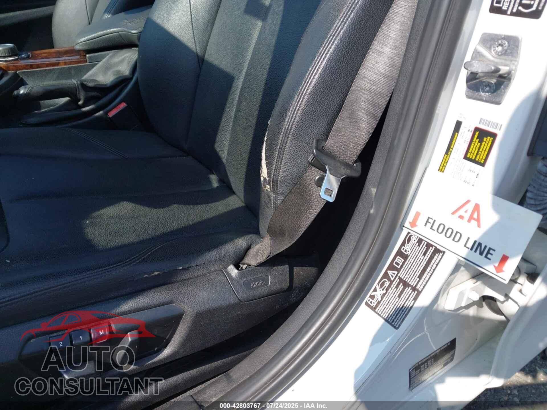BMW 320I 2013 - WBA3C3C58DF983054