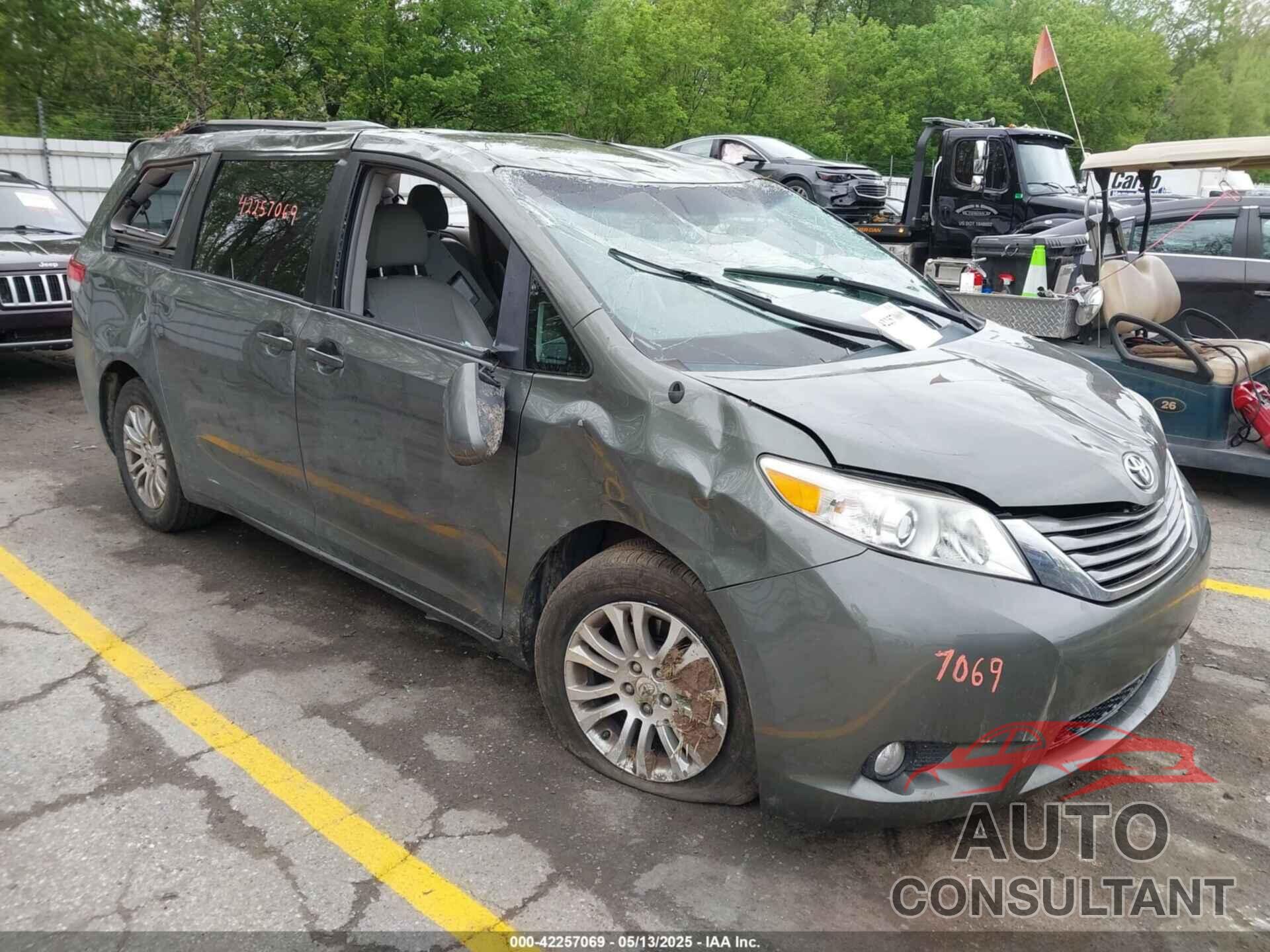TOYOTA SIENNA 2011 - 5TDYK3DC0BS062372