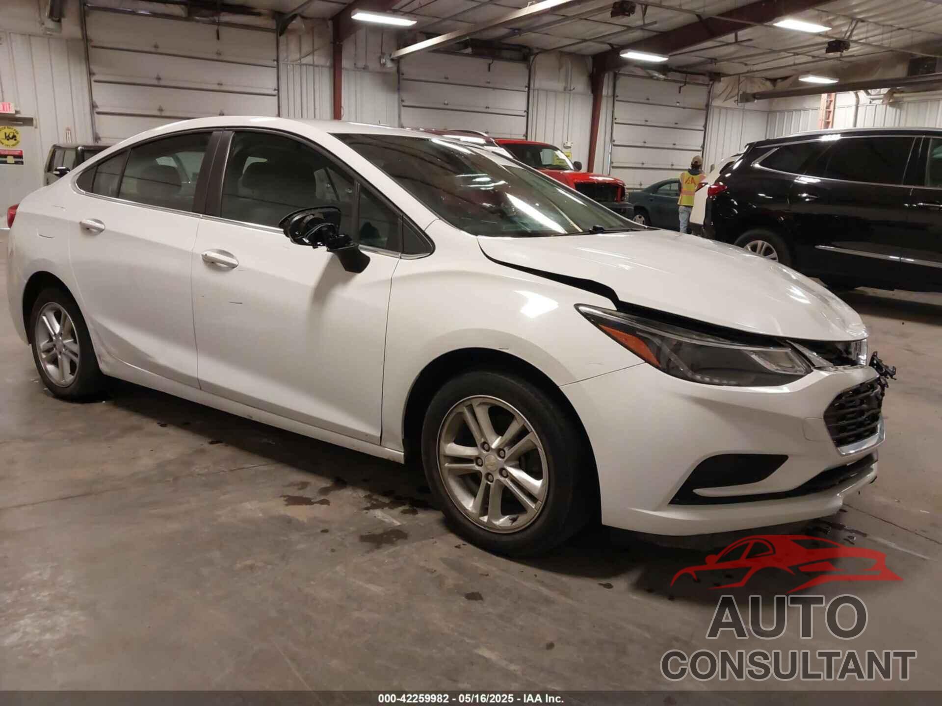 CHEVROLET CRUZE 2017 - 1G1BE5SM2H7228939