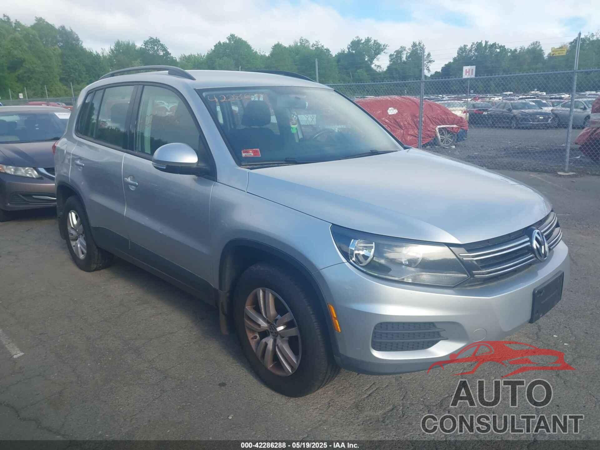 VOLKSWAGEN TIGUAN 2015 - WVGBV7AX2FW586586