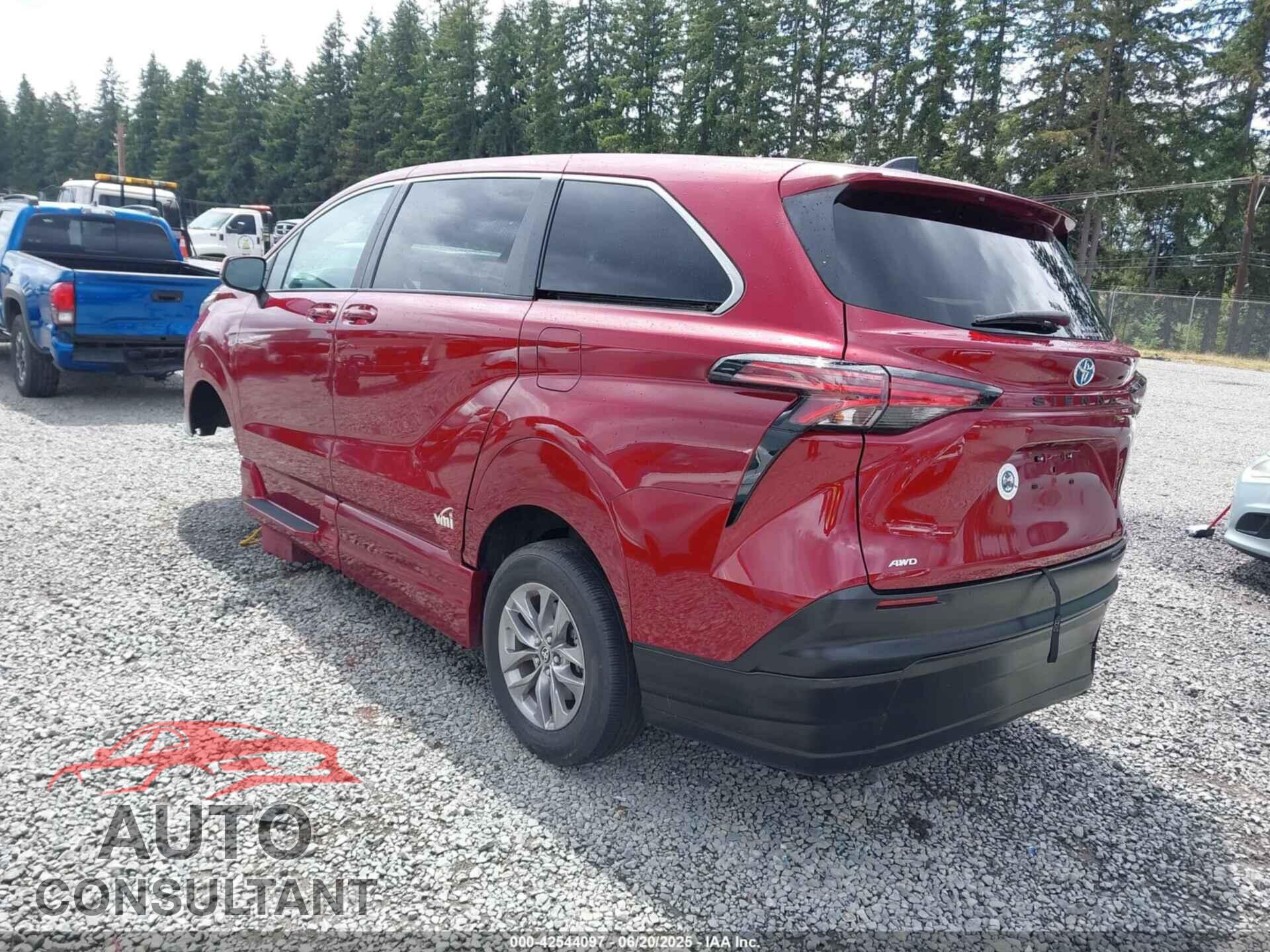 TOYOTA SIENNA 2022 - 5TDKSKFC7NS042041