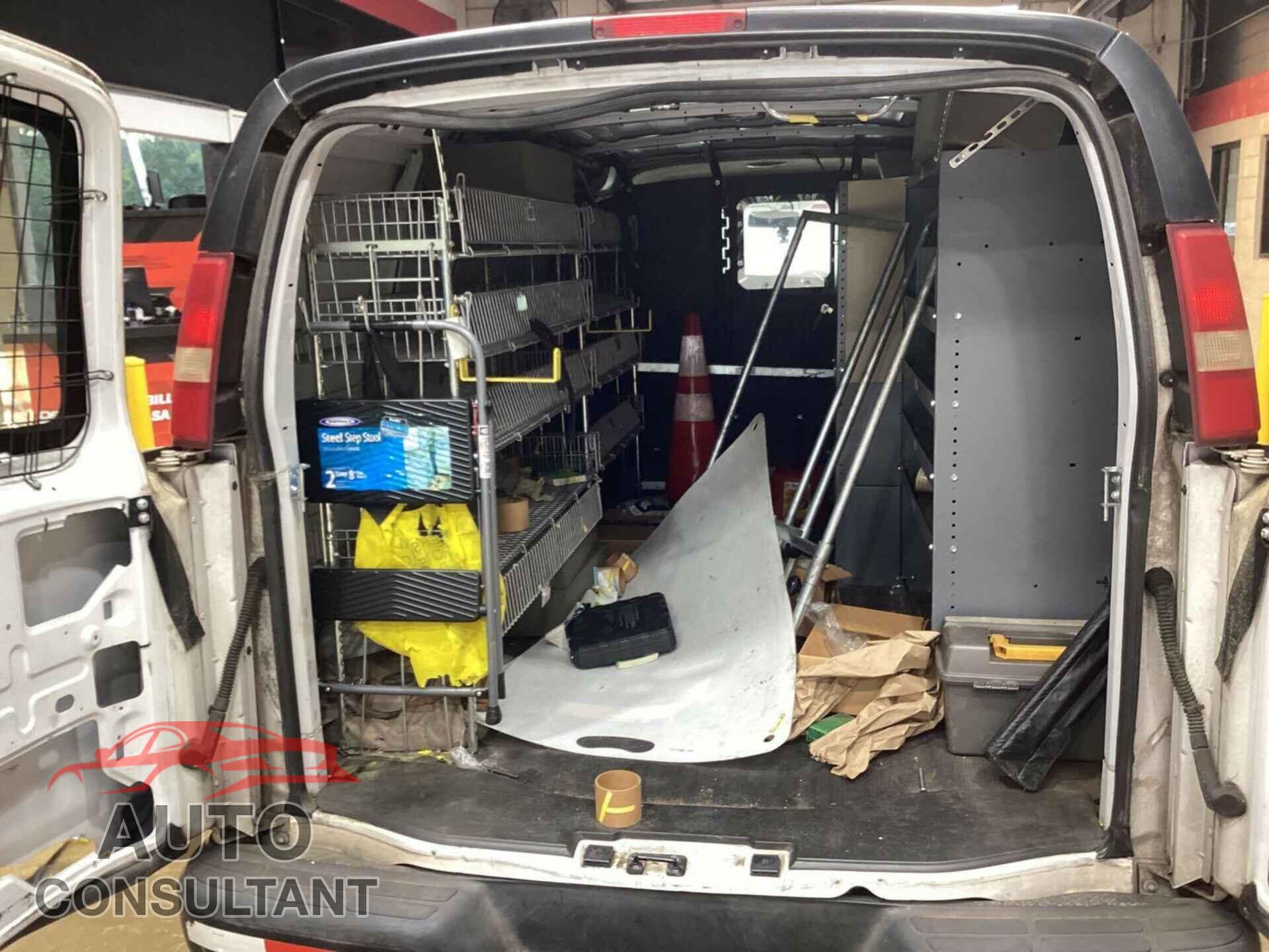 CHEVROLET EXPRESS G1500 2014 - 1GCSGAFX4E1154324