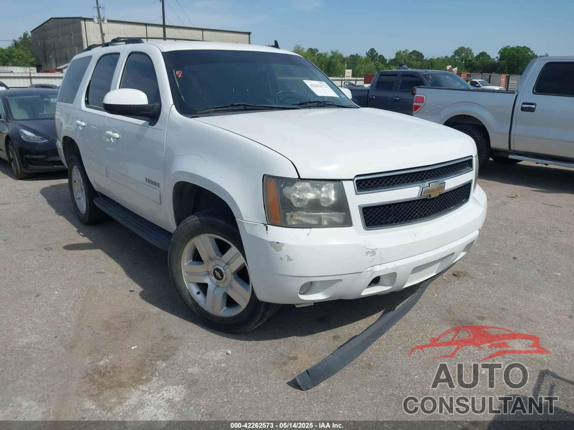 CHEVROLET TAHOE 2011 - 1GNSKAE01BR308768