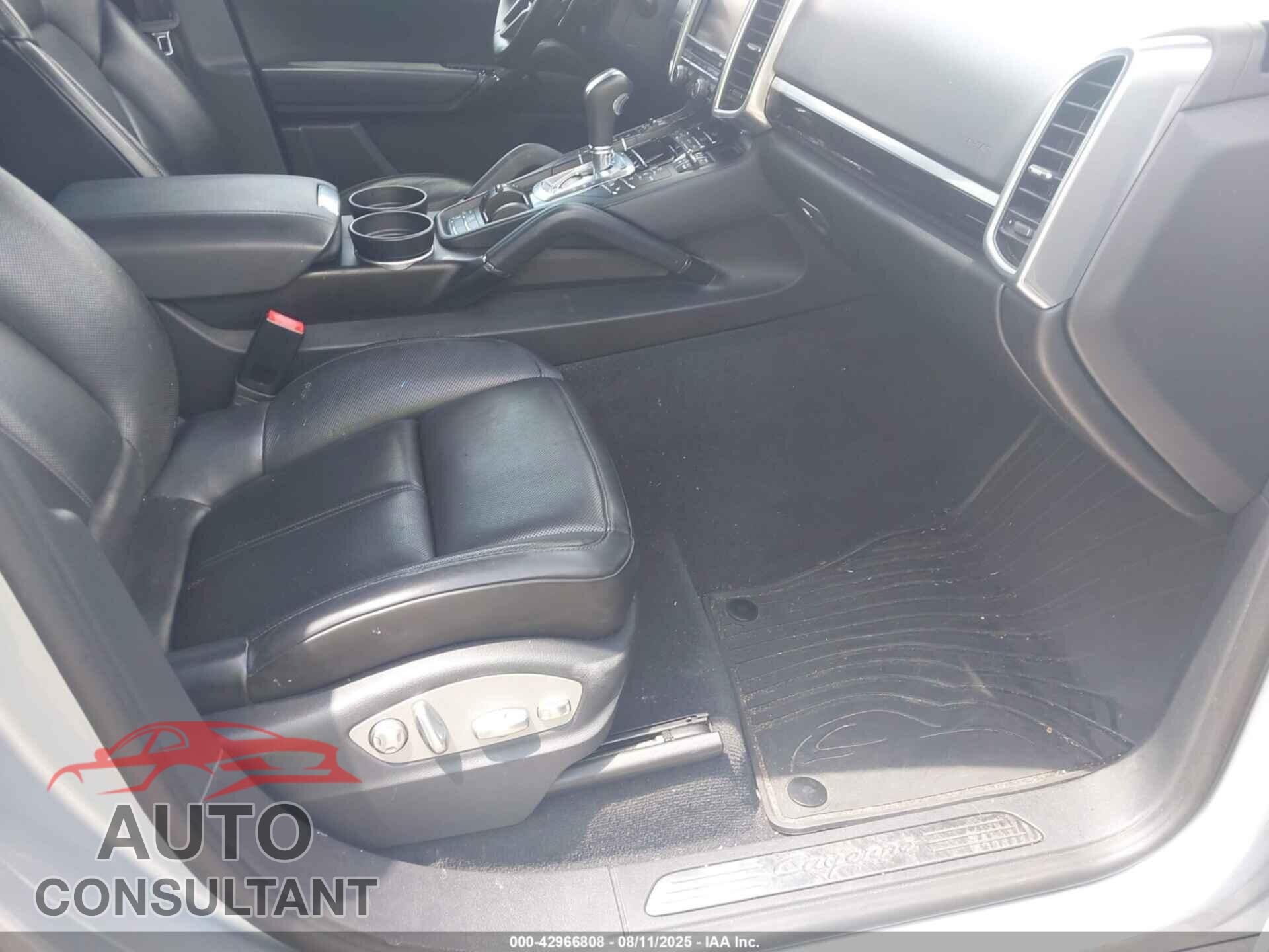 PORSCHE CAYENNE 2016 - WP1AA2A23GLA04838