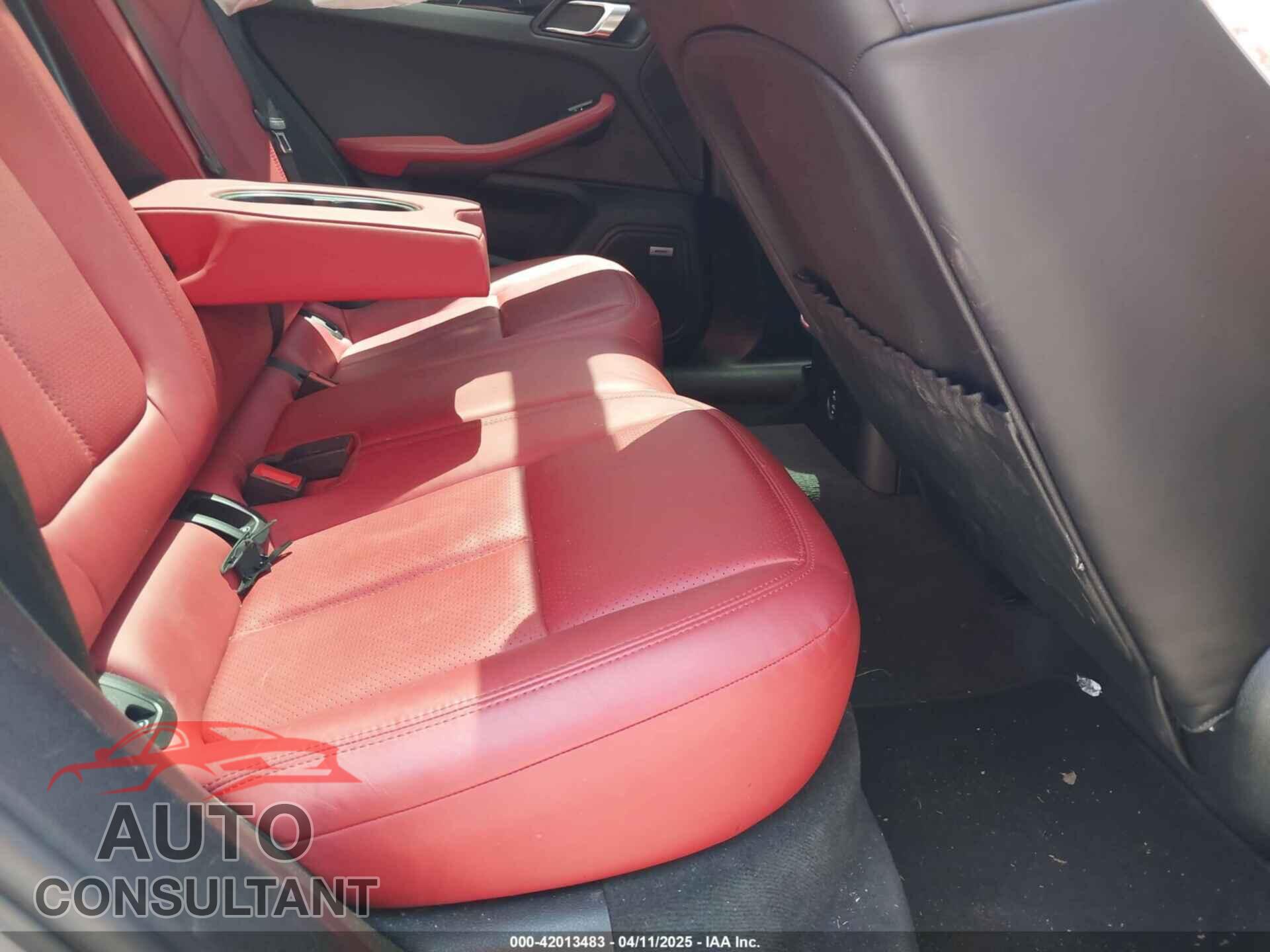 PORSCHE MACAN 2021 - WP1AA2A59MLB00947