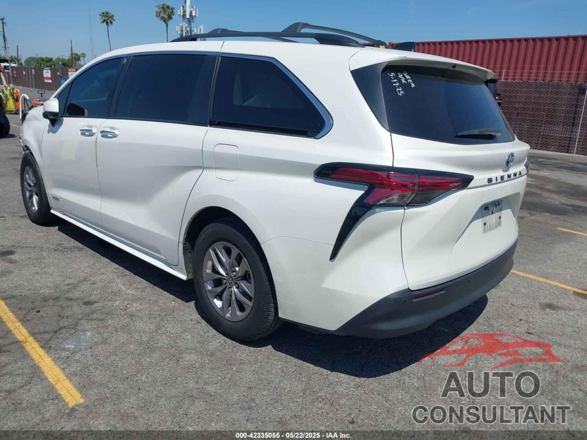 TOYOTA SIENNA 2021 - 5TDJRKEC8MS032240