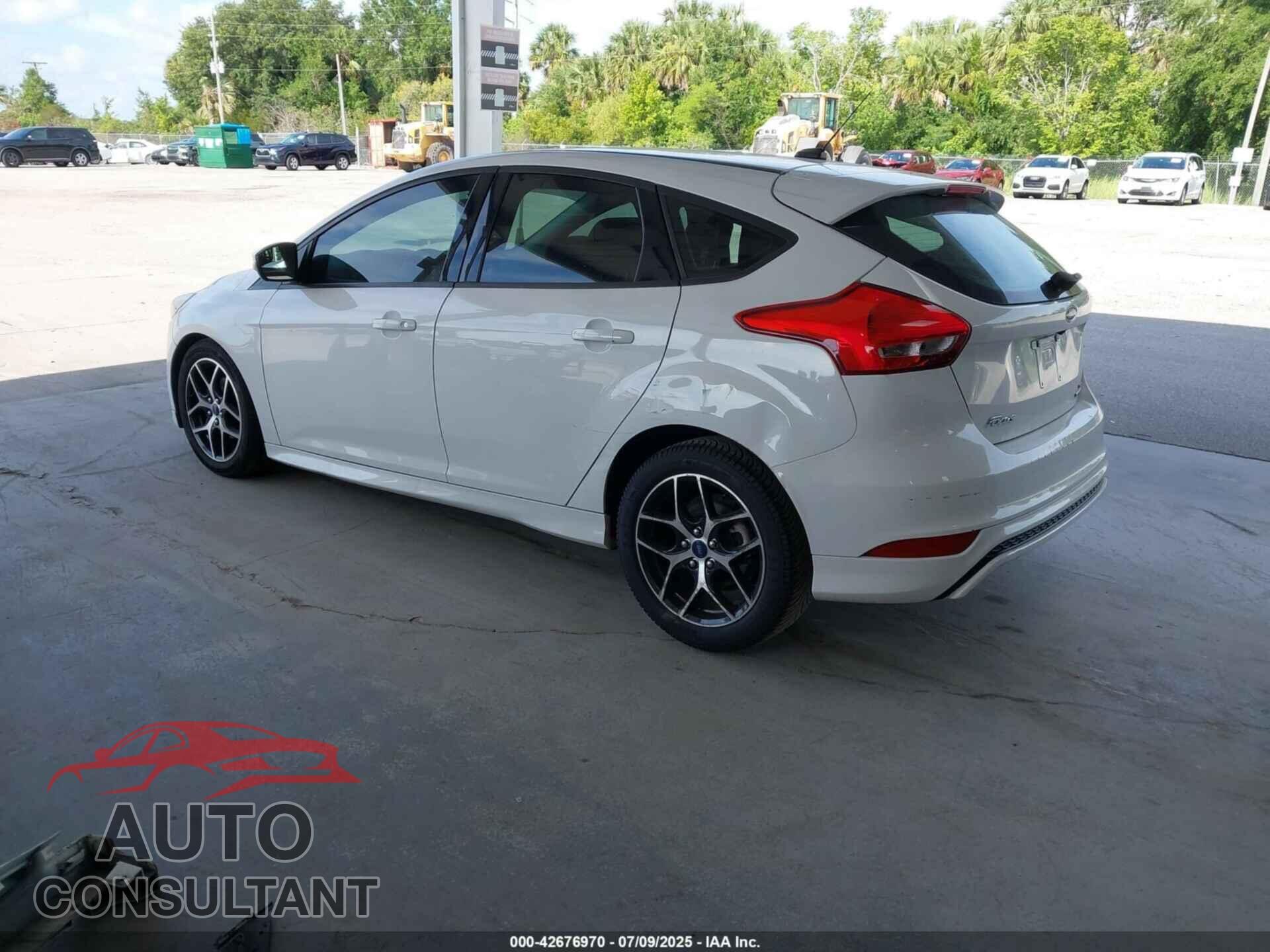FORD FOCUS 2015 - 1FADP3K23FL267904