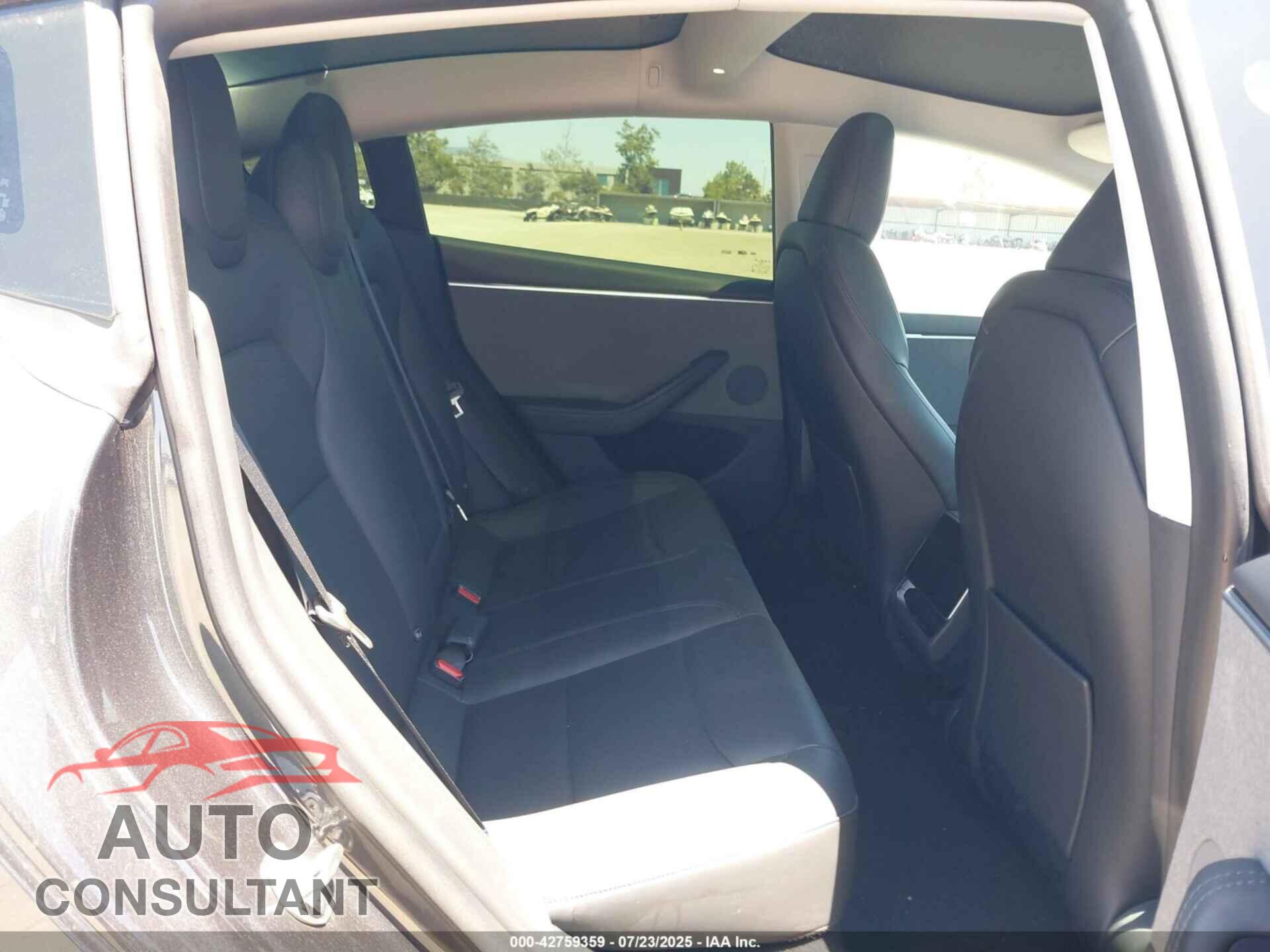 TESLA MODEL 3 2024 - 5YJ3E1EA9RF735872