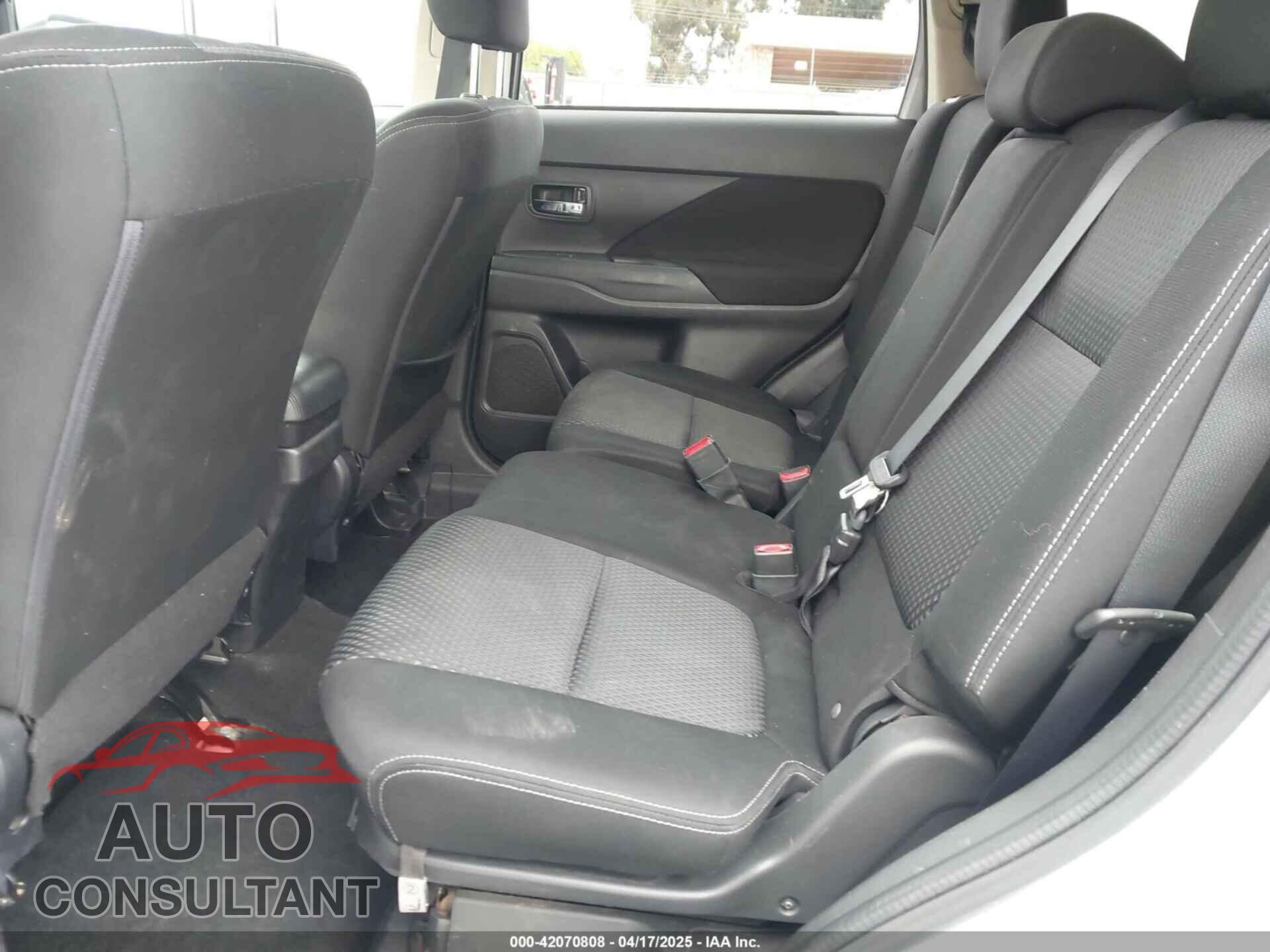 MITSUBISHI OUTLANDER 2017 - JA4AD2A38HZ044472