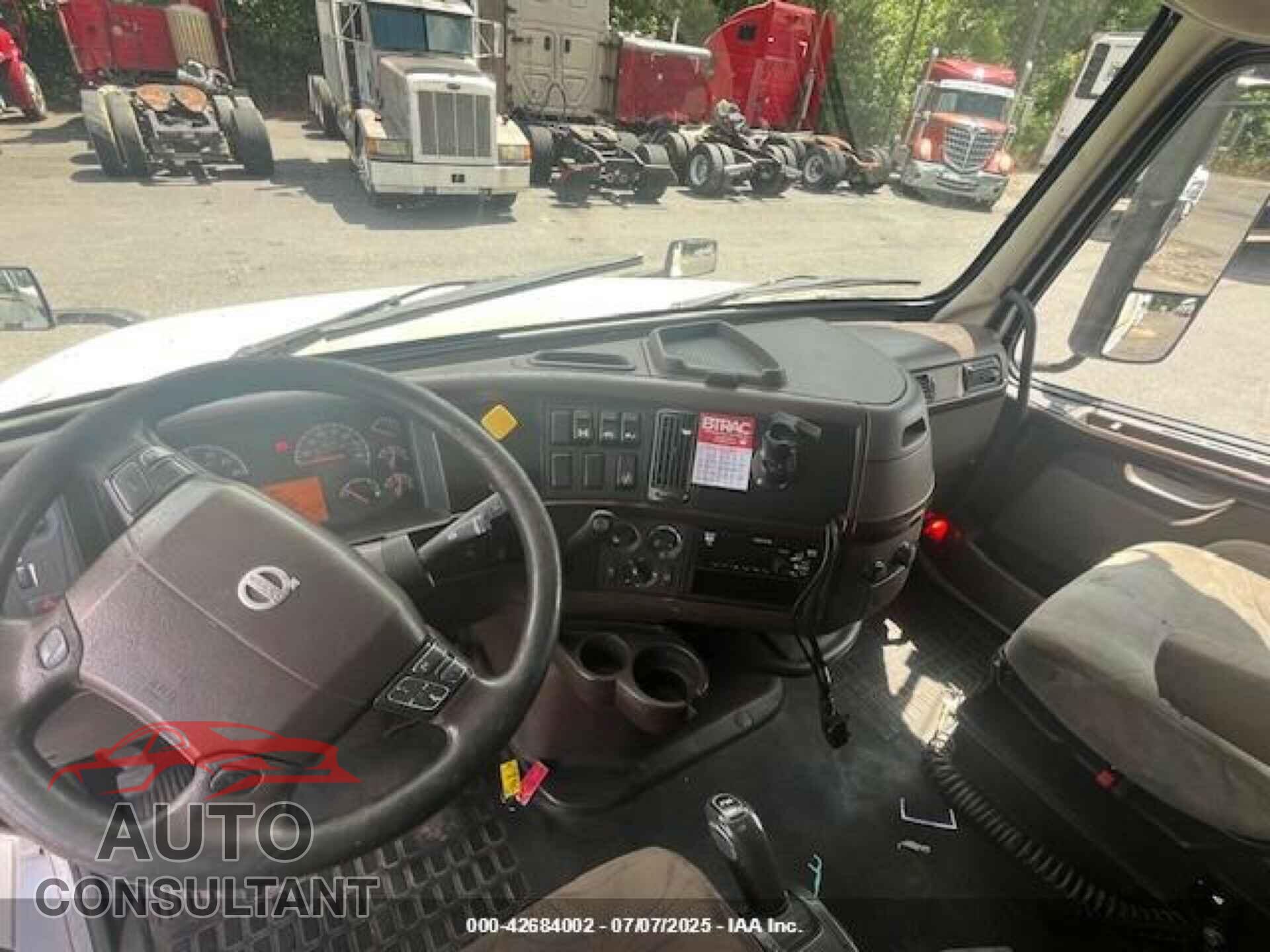 VOLVO VN 2014 - 4V4NC9EH7EN177434