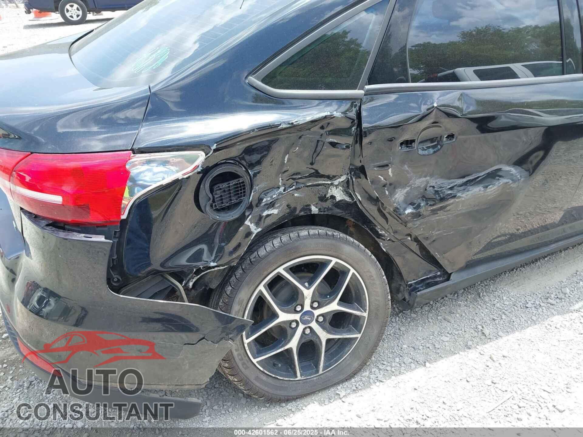 FORD FOCUS 2018 - 1FADP3F21JL309697