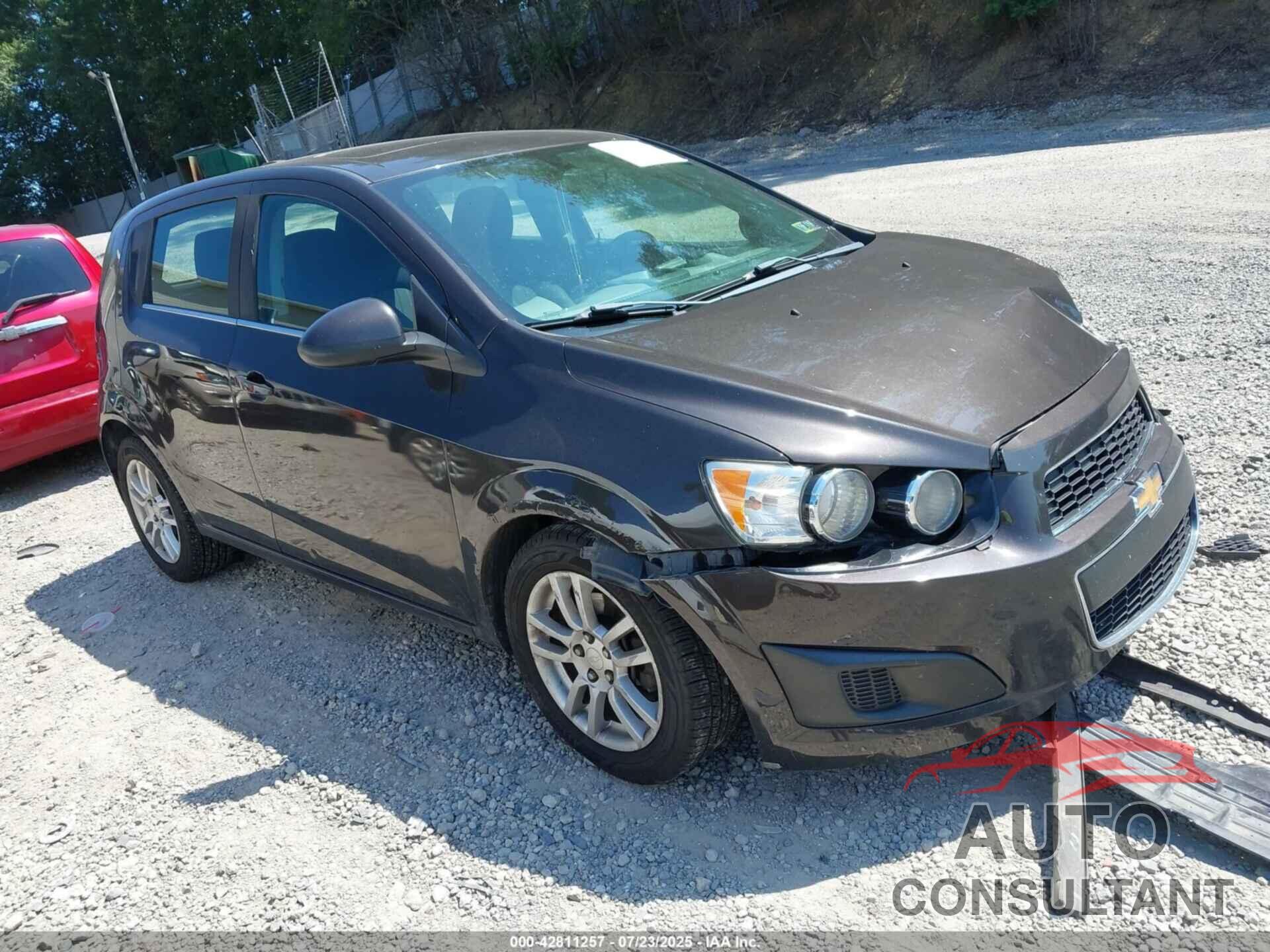 CHEVROLET SONIC 2015 - 1G1JC6SB9F4220101