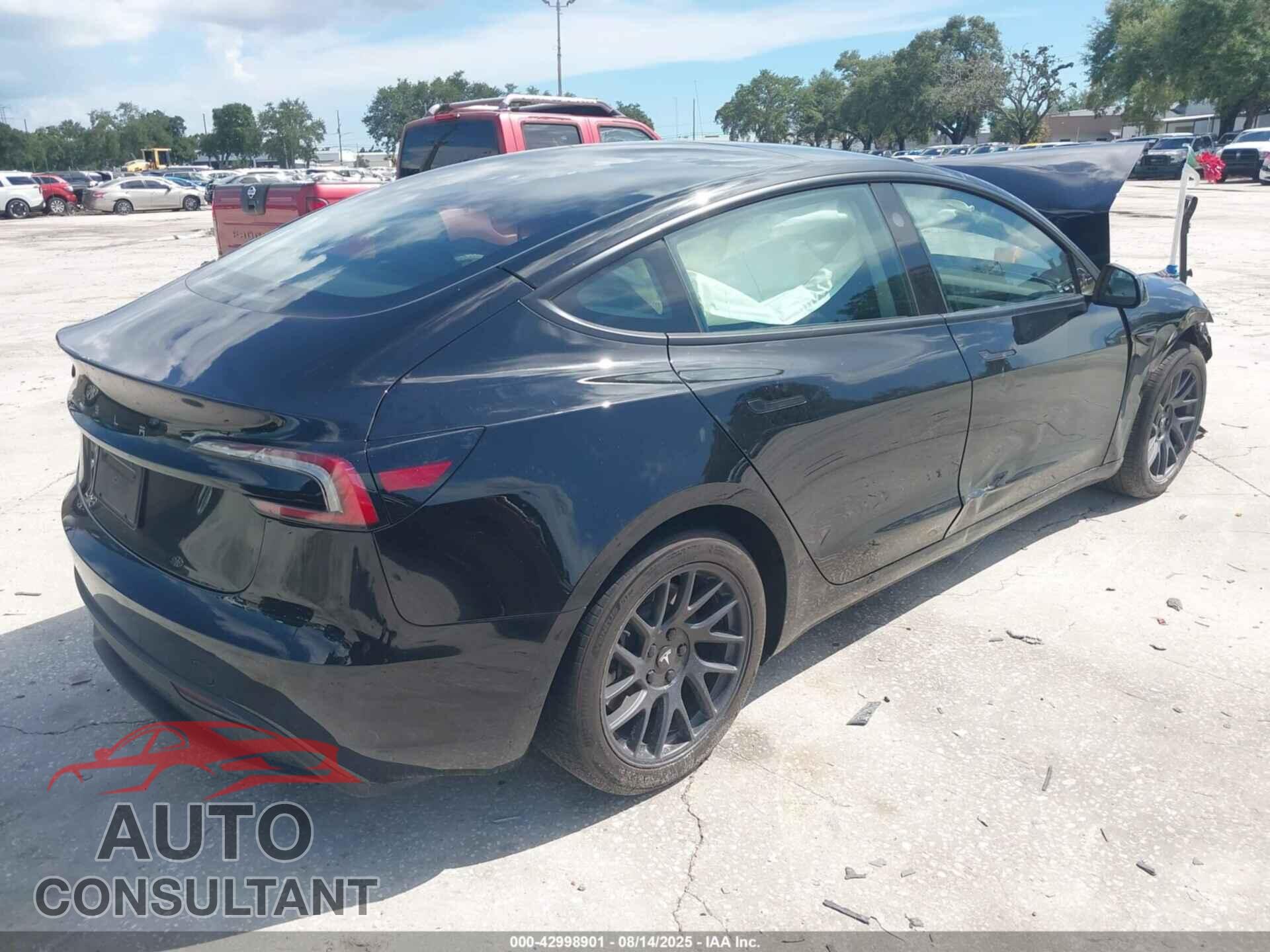 TESLA MODEL 3 2024 - 5YJ3E1EA2RF739195