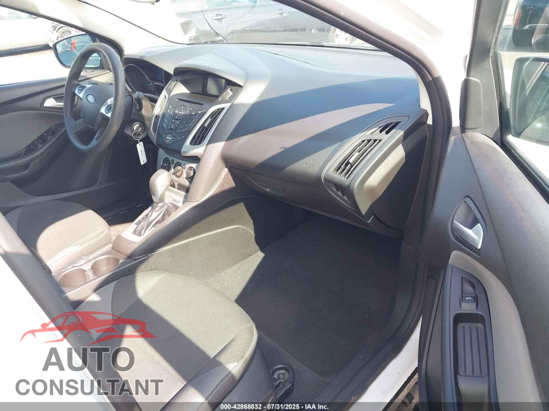 FORD FOCUS 2014 - 1FADP3F24EL425577