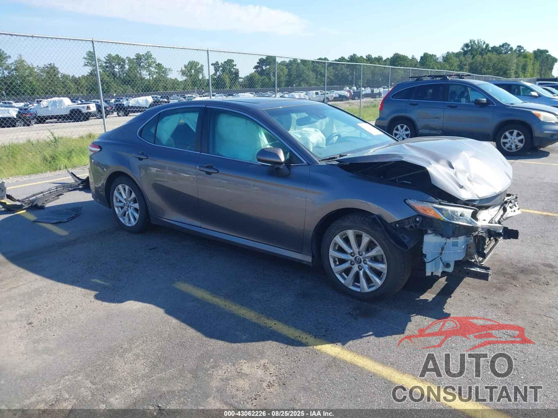 TOYOTA CAMRY 2018 - 4T1B11HK0JU616207