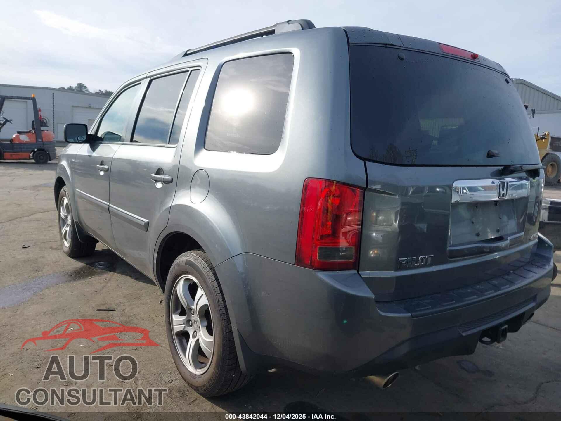 HONDA PILOT 2013 - 5FNYF4H48DB036543